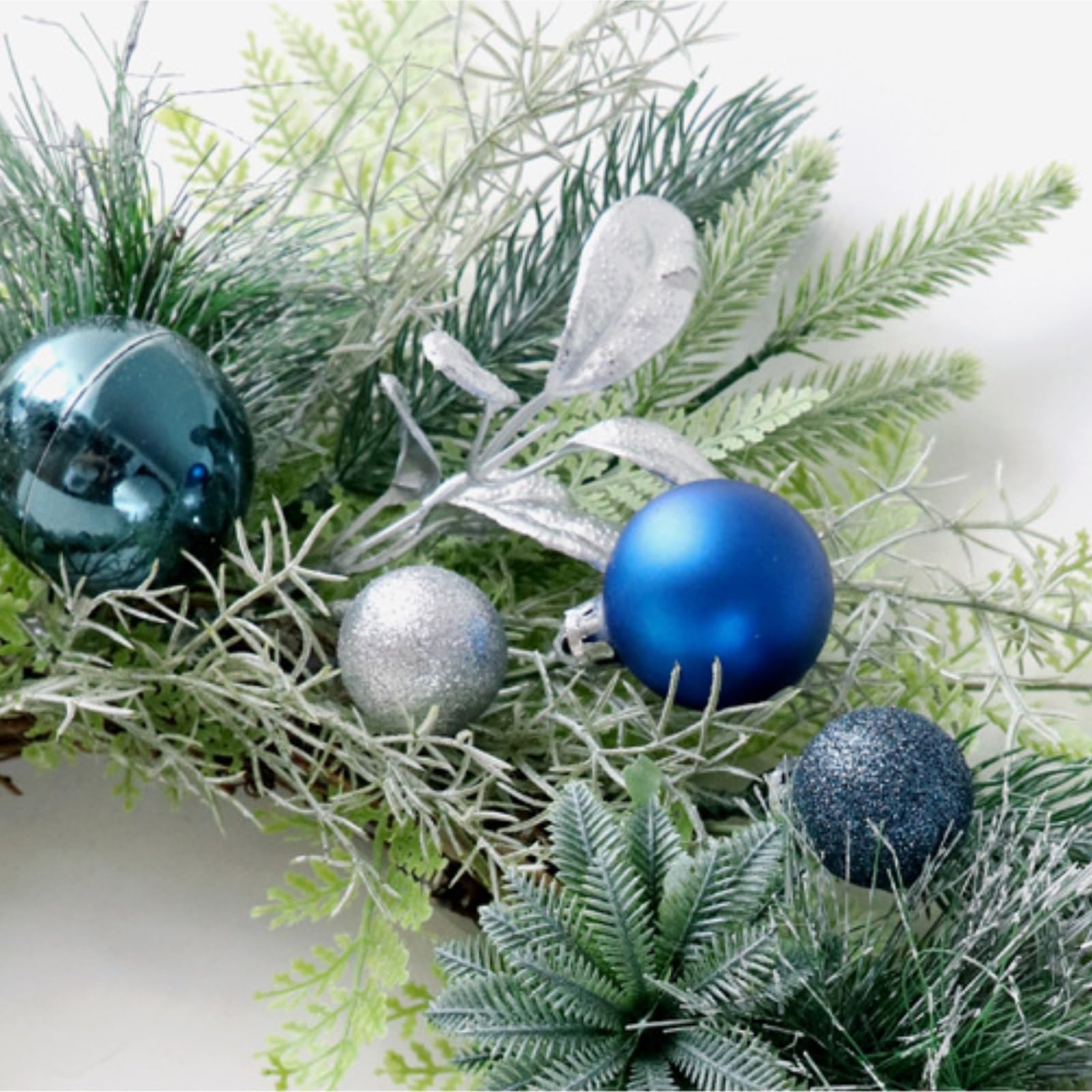 Wieniec ścienny na okno Wieńce Świąteczne Na Drzwi Wejściowe Sztuczny Wianek Świąteczny W Kształcie Bombki Na Ścianę Domu Windows Wakacje Xmas Boże Narodzenie