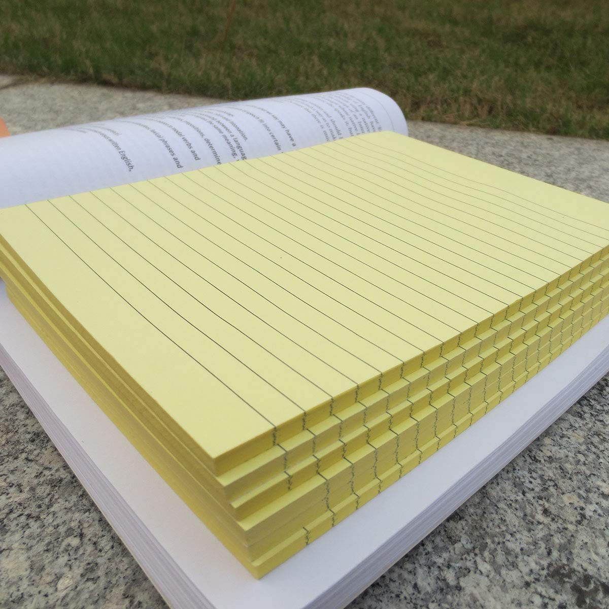 Creatiburg Notas adhesivas grandes de color amarillo de 6 x 8 pulgadas, 6 blocs, 50 hojas por bloc, bloc de notas autoadhesivas forradas para oficina y escuela, juego de regalo envuelto