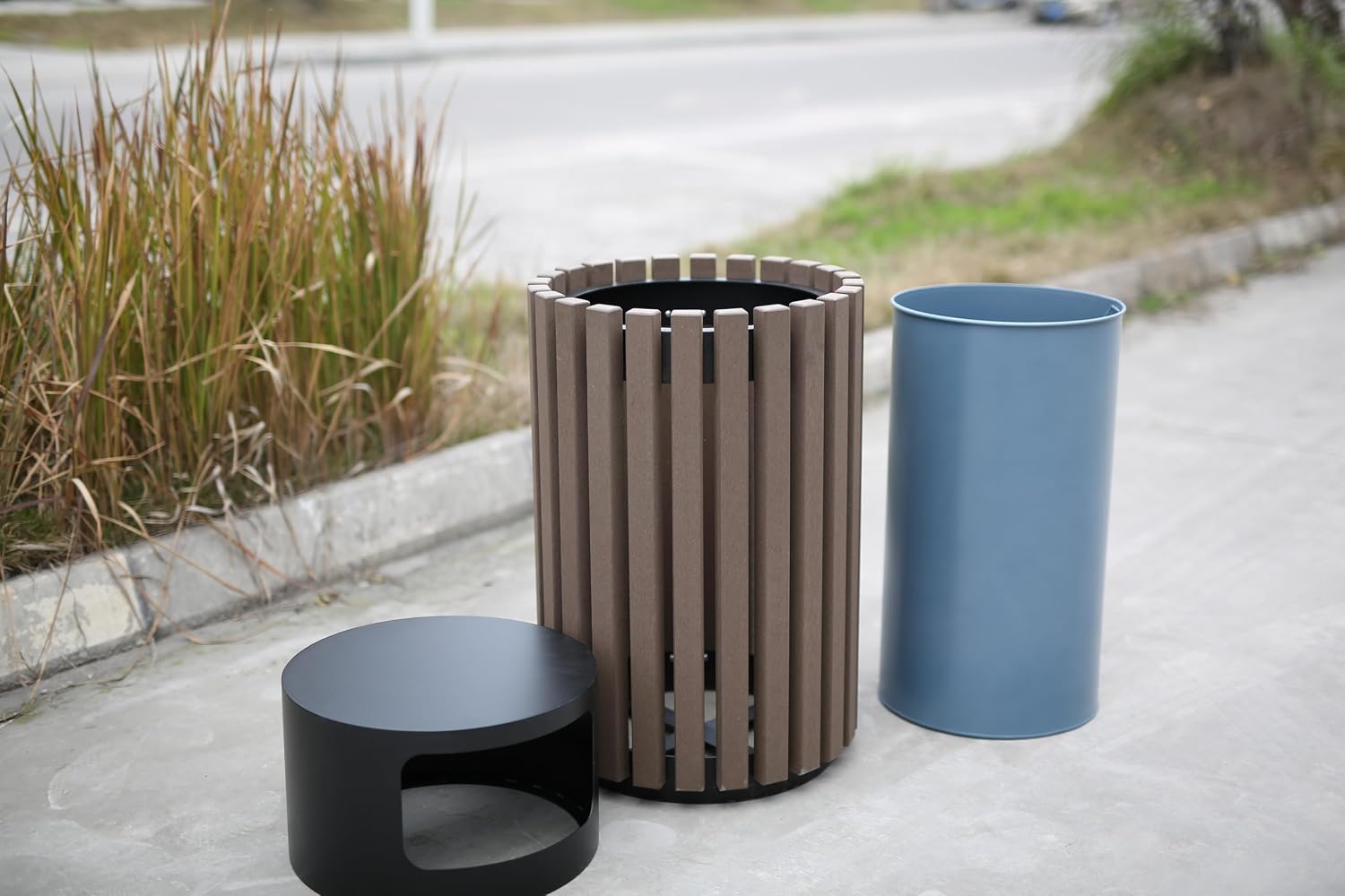 Regrain Series Outdoor 16 Gallon Recycled Plastic Wood Trash Garbage Can with Rain Cover Lid for Parks, Schools, Patios, Pool Areas (Coffee, 16 Gallon)