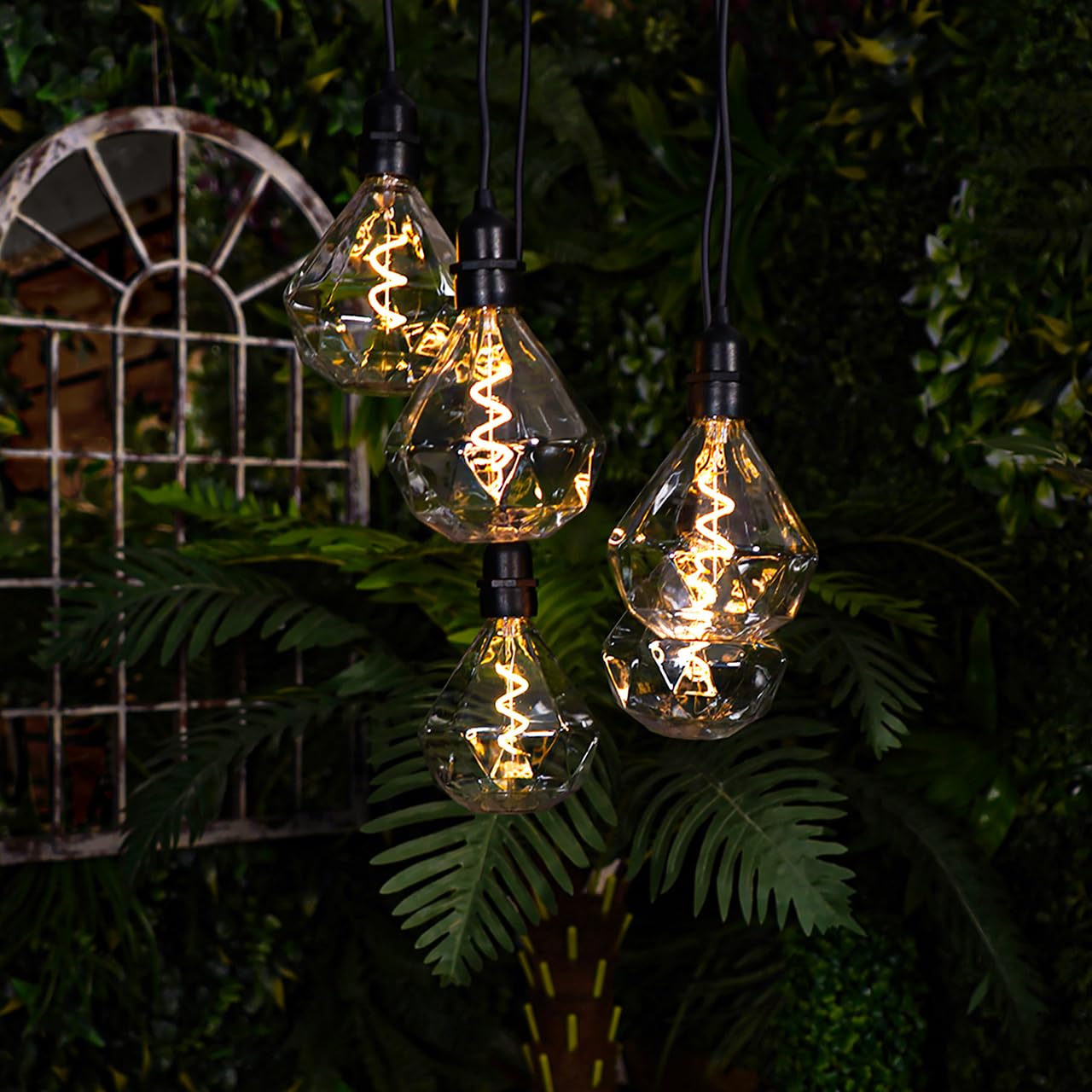 Battery Powered Diamond Bulb 5 Drop Pendant Light with White LED’s – 14 Lumen Weatherproof Indoor Outdoor Home Garden Hanging Staggered Height Lighting for Patio, Decking, Balcony, Yard, Pergola, Tent