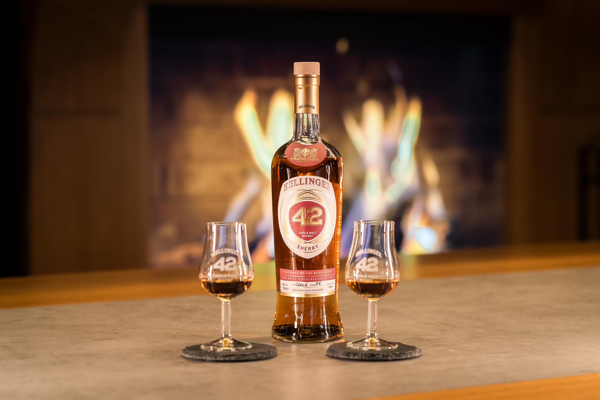 HELLINGER 42 Sherry - Sächsischer Single Malt Whisky - 46% Vol. Alkohol 700ml - Mit Noten von Vanille, Mandarine, Kaffee & Ingwer – Dresdner Whisky Manufaktur – Reifung im Bourbonfass & im Sherryfass