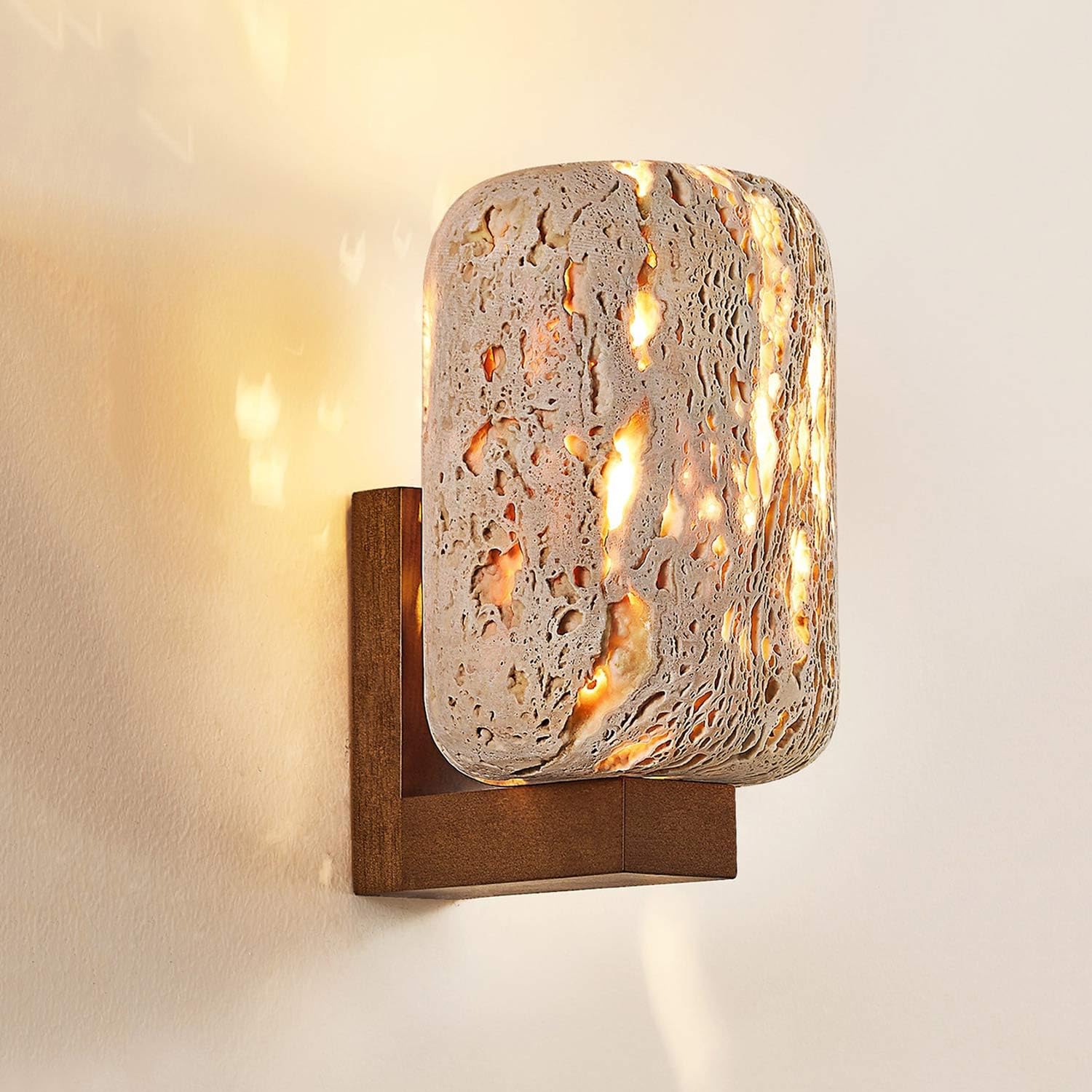 Applique en travertin jaune style Wabi-Sabi avec base en bois USMJQVZ