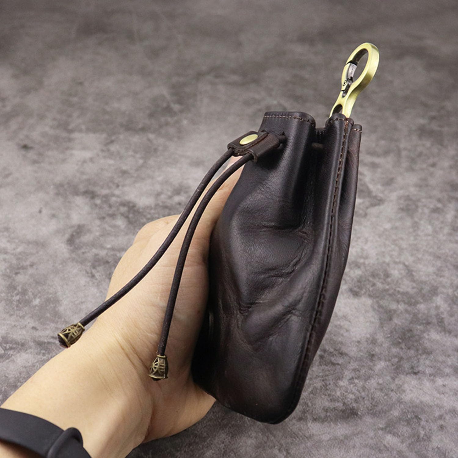 1Pcs Genuine Leather Drawstring Coin Purse Change Wallet Medieval Pouch Vintage Leather Coin Bag With Metal Clasp Mini Change Purse for Women Men (Light brown)