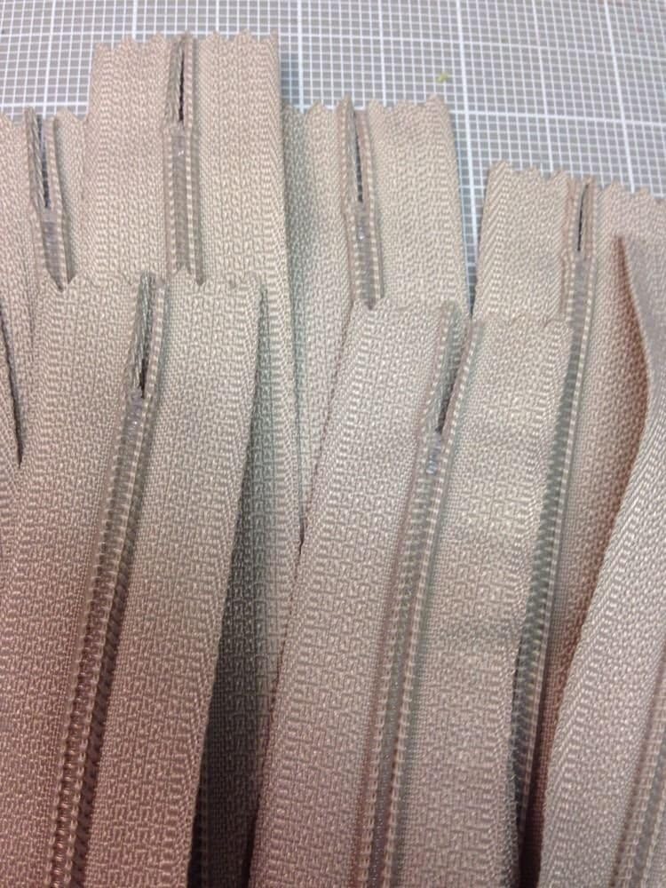 LOT of 10 Long Pull Handbag Zippers 14 Beige #4 (5.1mm) Nylon Closed End