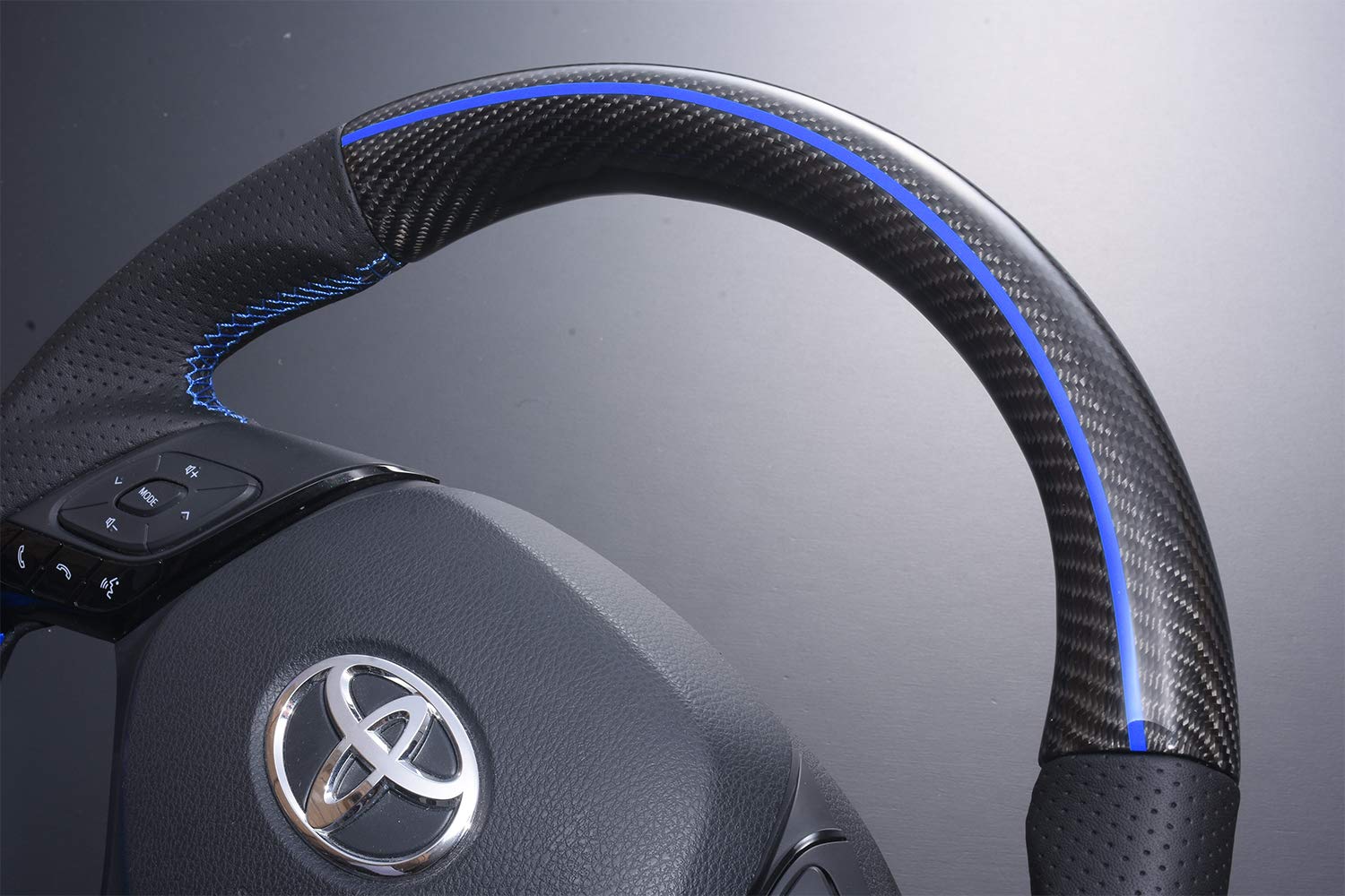 ドライカーボンステアリング DRM(DAYTONA REST&MOD) Sports Steering Wheel by Bond(ボンド
