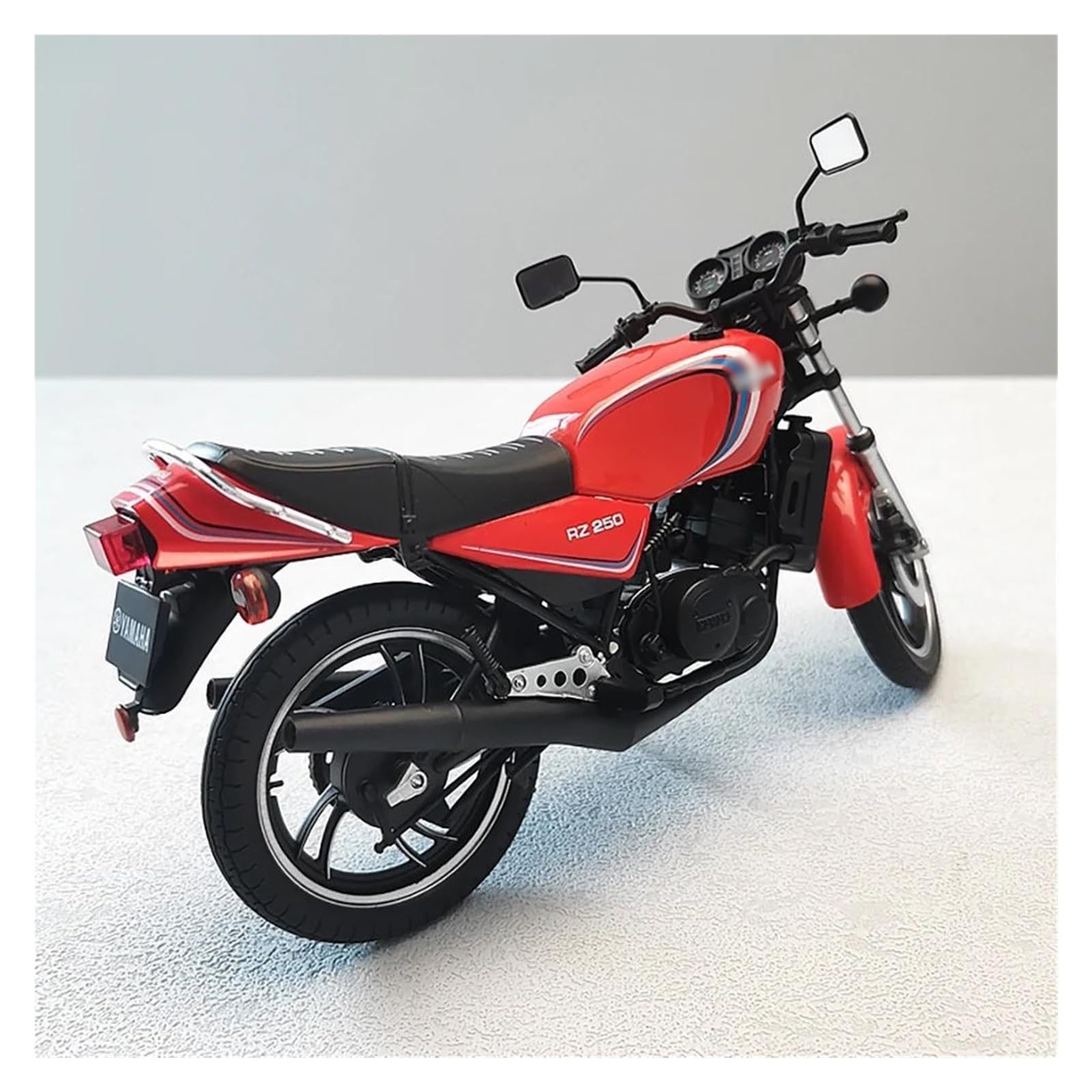 Amazon.co.jp: オートバイ模型玩具 に適合する Rz 250 ため