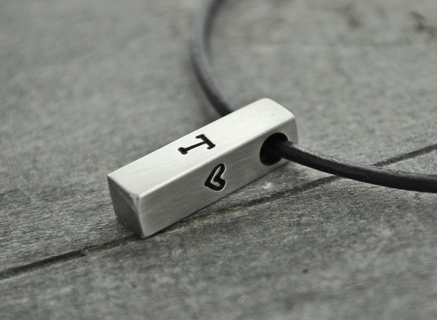 Partnerketten Edelstahl personalisiert – 2er Set Pärchen Kette mit Gravur-Barren & Karabinerverschluss – Individuelle Geschenksidee für Freund Freundin Jahrestag
