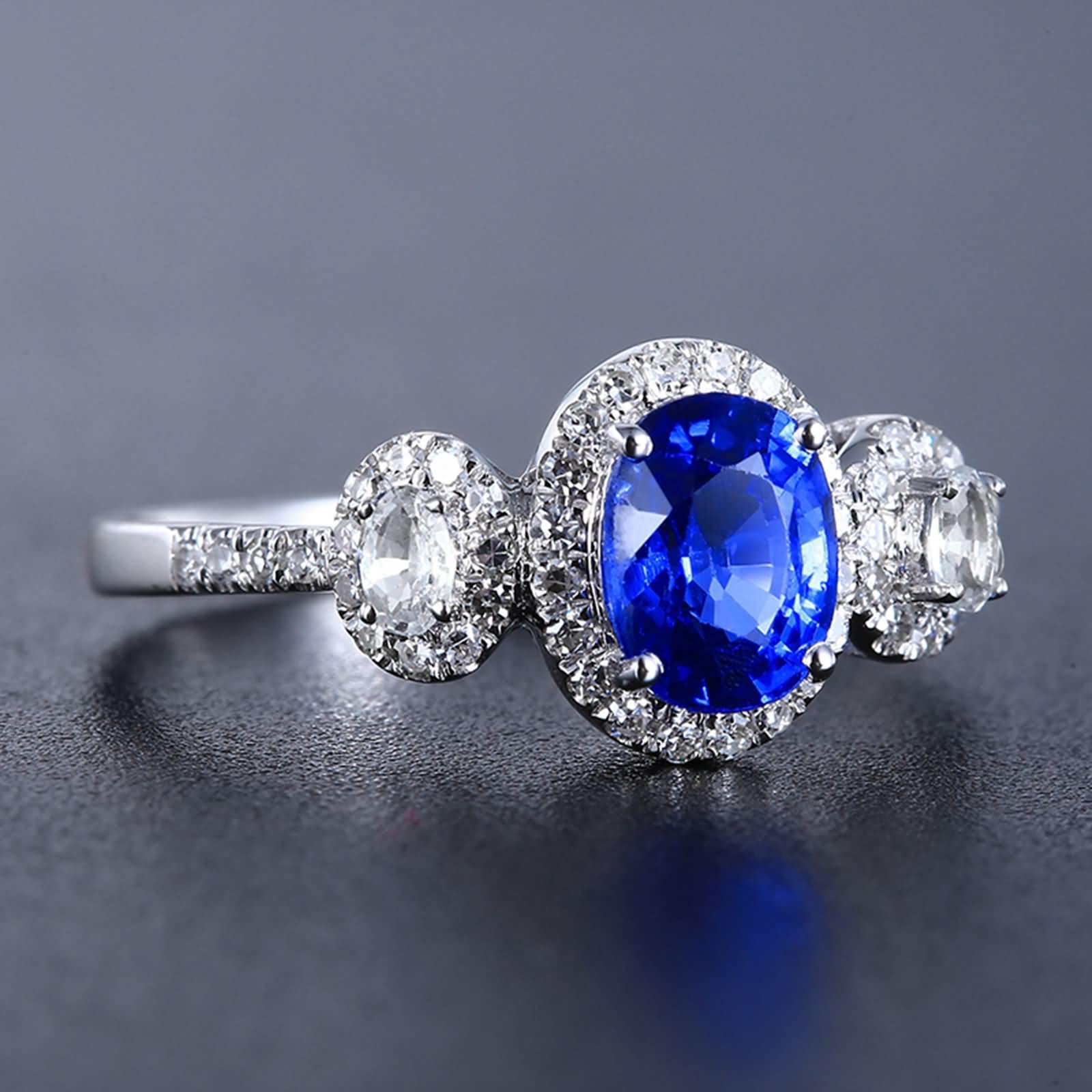 Daesar Anillos para Compromiso Mujer con 4 Garras Oval con Zafiro Creado de 1.19ct y Moissanita, Oro Blanco 9K/14K/18K, Anillos Alianza Plata Azul