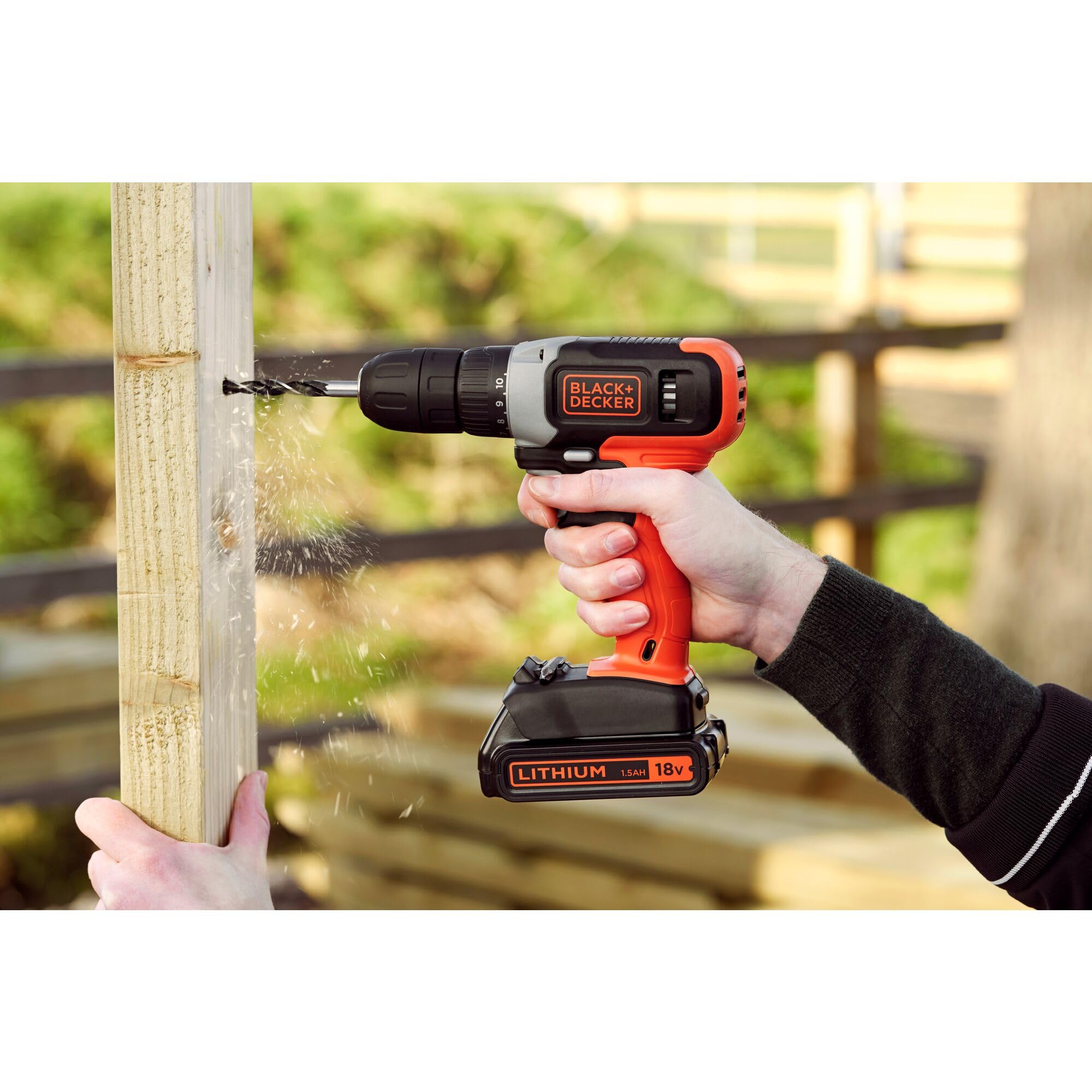 BLACK+DECKER BCD001C1-QW wiertarko-wkrętarka 18 V, akumulator litowy 1,5 Ah, ładowarka, sprzęgło 10 pozycji, zmienna prędkość, uchwyt 10 mm, do majsterkowania w domu