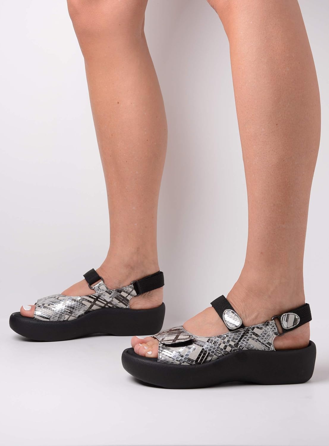 Xero Shoesレディースアクアクラウドベアフットウォーターサンダル