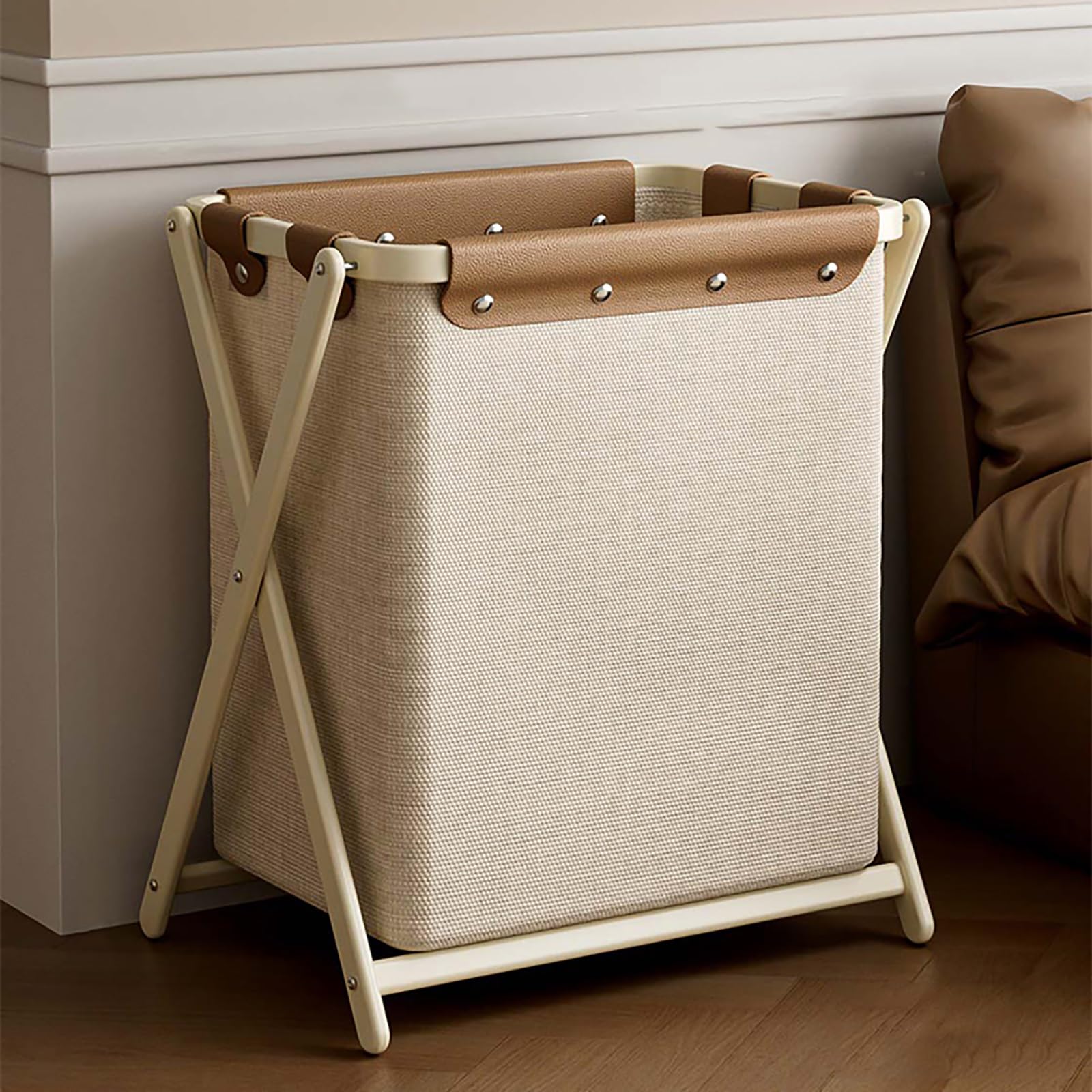 Panier à linge pliable pour optimiser l'espace de la buanderie