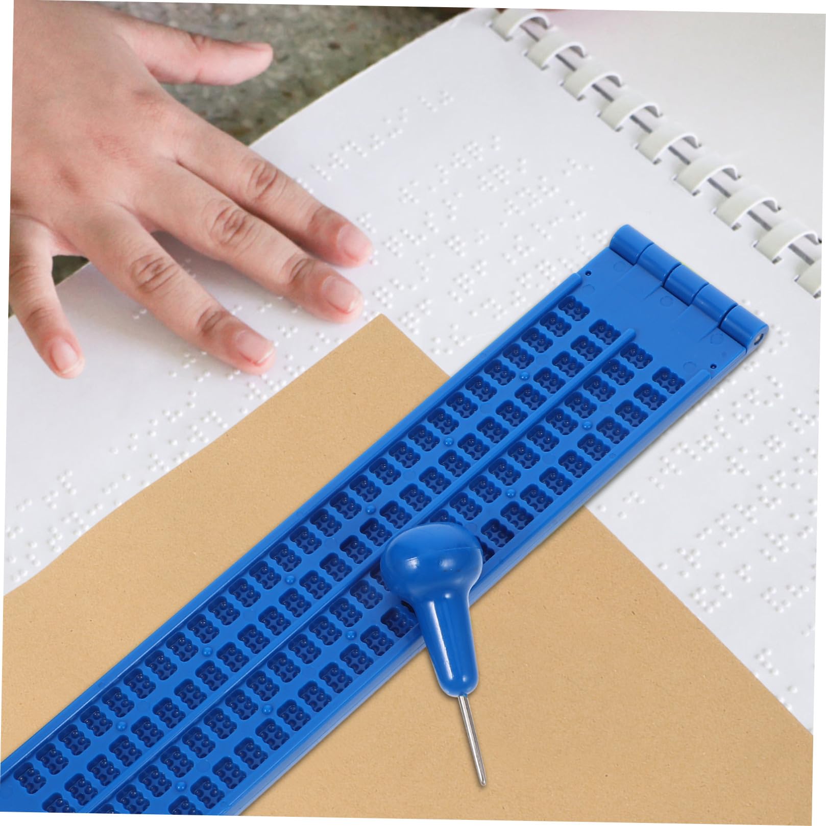 PACKOVE Tavoletta Braille Punteruolo in Plastica Blu, Resistente e Portatile per Non Vedenti, Kit di Scrittura Braille 27 Righe e 30 Caselle per Esercizi di Scrittura