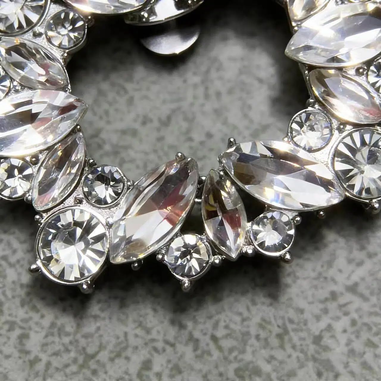 2PCS Elegant Rhinestone Shoe Clips for Women Dress Shoes, Crystal Detachable Shoe Buckles Decorations for Wedding Party