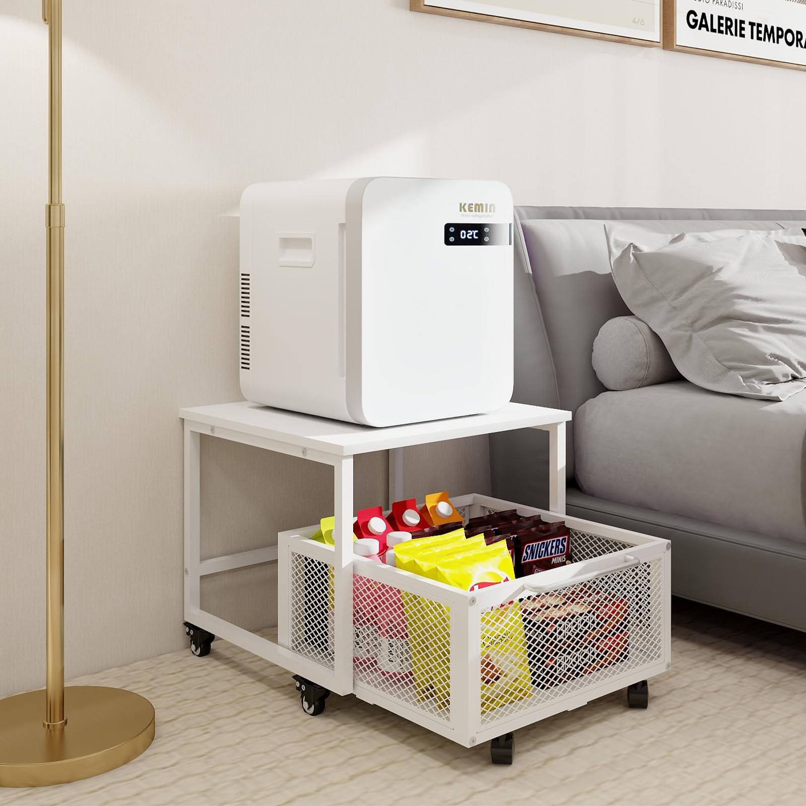PUNCIA Mueble Soporte Móvil para Mini Nevera con Cesta Metálica Calada | Soporte para Frigorífico Congelador Refrigerador con Base Móvil Estantería con Ruedas para Nevera para Oficina Cocina Salón
