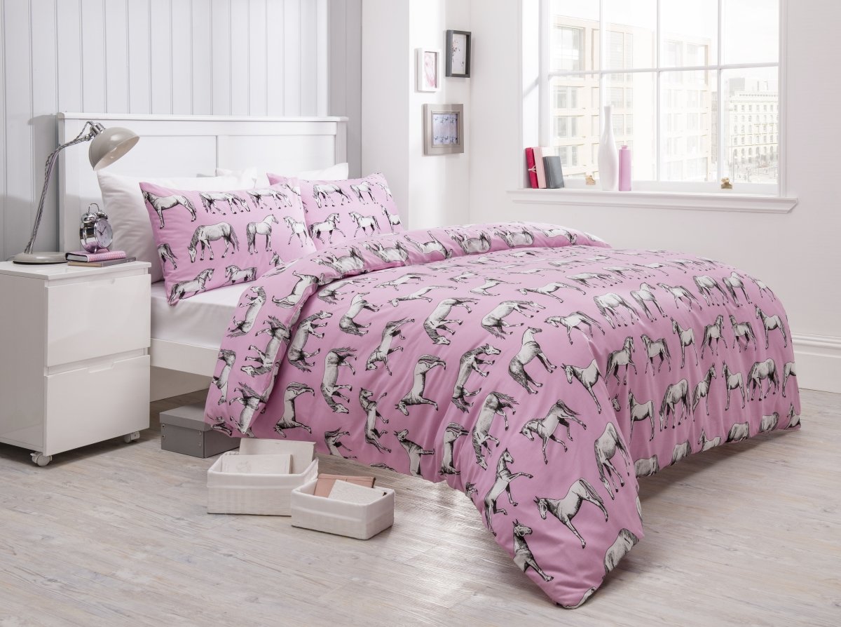 clicktostyle New Luxury Duvet Cover Sets with Pillow Cases Bedding Sets (Double, Horses Pink)