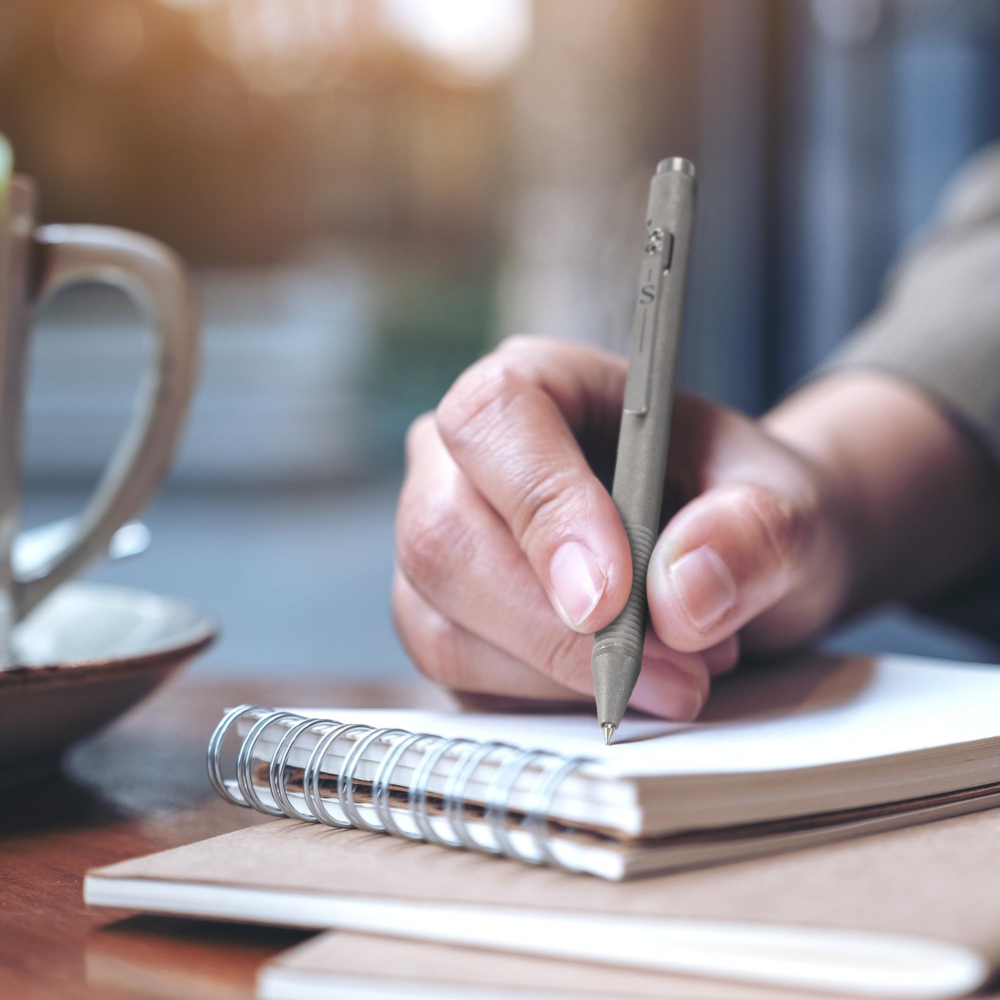 SMOOTHERPRO Penna a sfera in Titanio Compatibile con Ricariche Pilot G2 | Colore Mimetico, Scrittura Fluida, Leggera, Resistente, per Ufficio, Scuola, Attività Commerciale