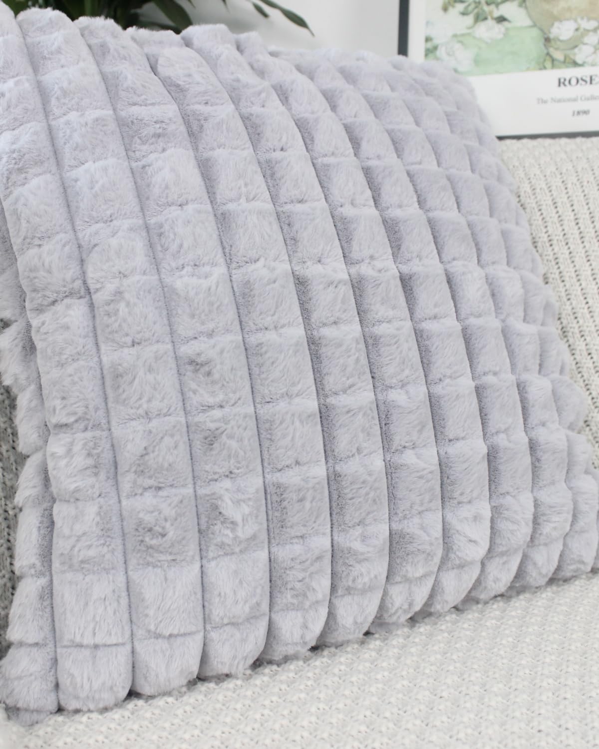 OYIMUA Fluffy Silver Grey Cushion Covers 50cm x 50cm Faux Fur Cushion Cover 20x20 inches Set of 2 Pillow Cases Soft Plush Sofa Cushions Living Room Modern Moroccan Covers - Image 3