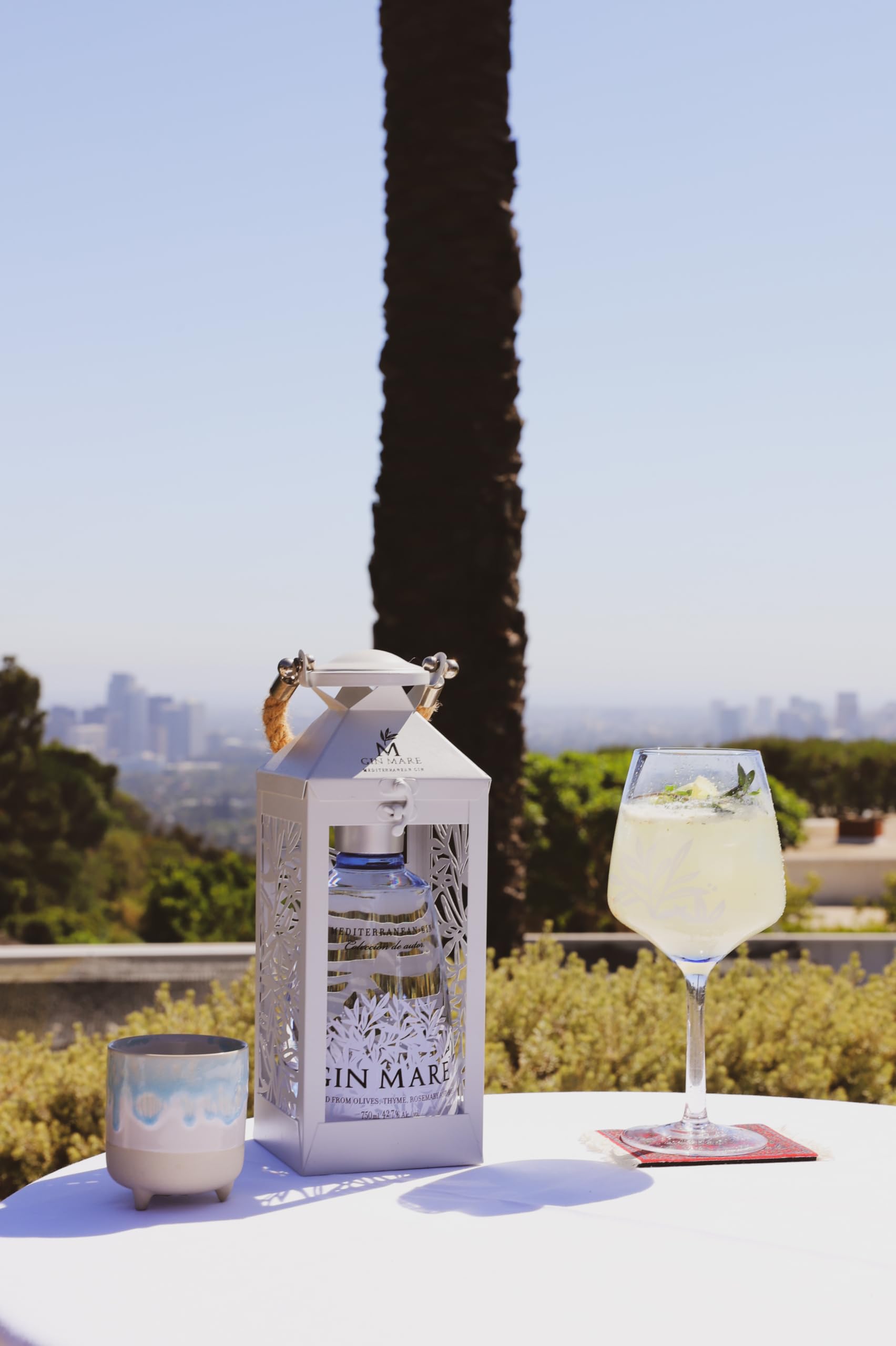 Gin Mare Mediterranean Gin 700 ml – Premium Gin Latern Pack. Summer Edition. 42,7% vol