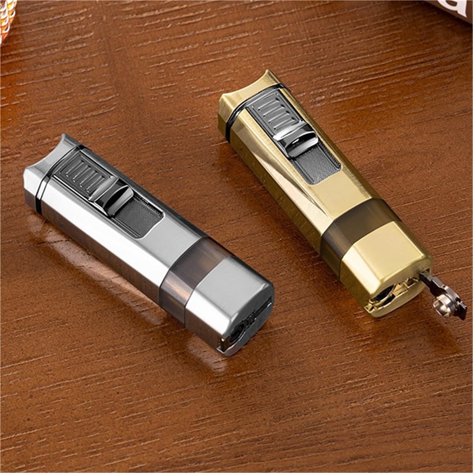 Briquet Jet Flamme Rechargeable avec 4 Flammes Design Coupe-Vent pour Homme et Femme Idéal pour Extérieur (gaz non inclus)