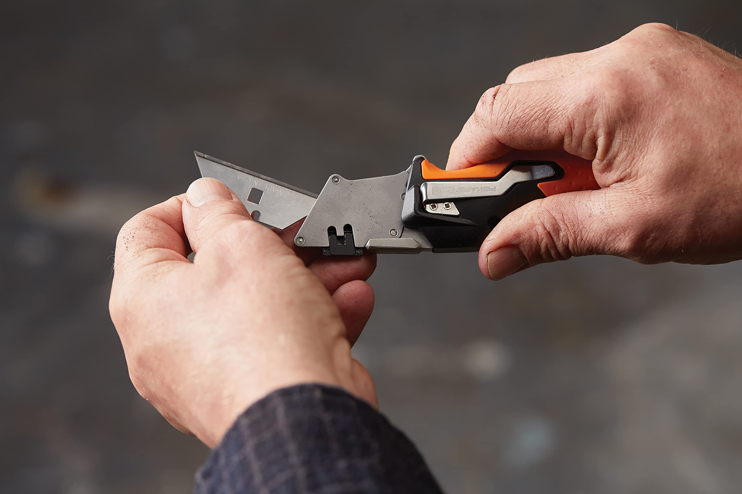 Fiskars Taglierino universale pieghevole, Lunghezza 17 cm, Acciaio inossidabile/Plastica, Nero/Arancione, CarbonMax, 1027224