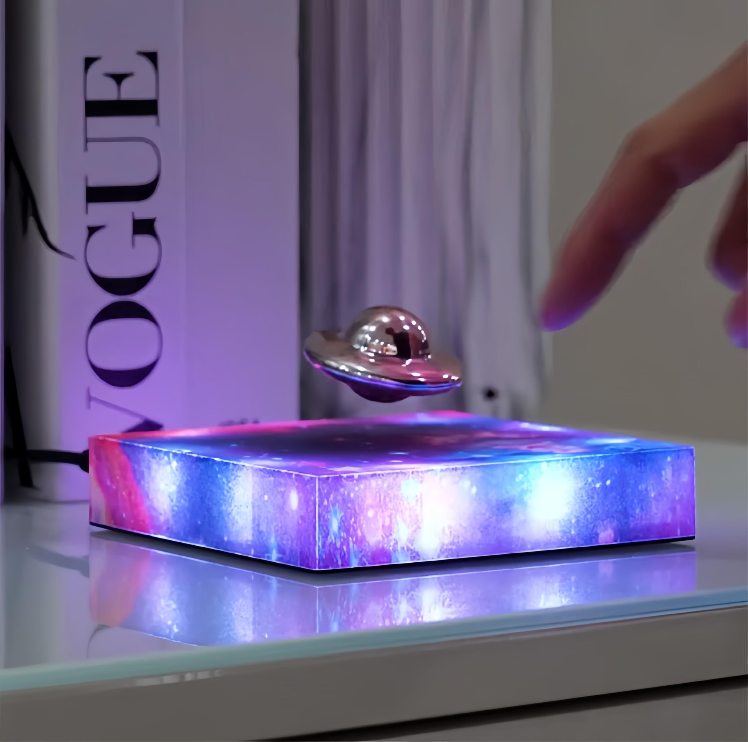 Lampada UFO levitante, luce galleggiante RGB Galaxy, display decorativo levitazione, gadget cool per scrivania, camera, ufficio, luce rotante automatica a 360 gradi, regalo unico per bambini e