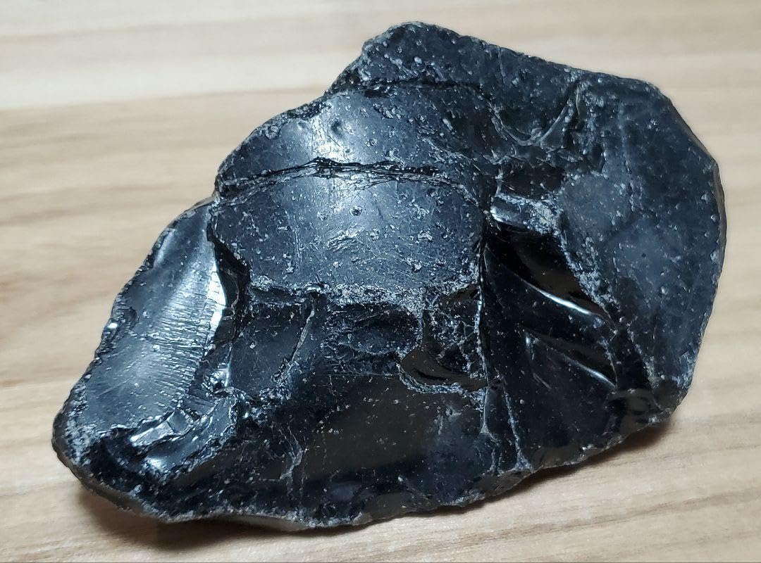 Amazon.co.jp: 採取不可黒曜石621g 北海道紋別郡遠軽町白滝 勾玉 翡翠