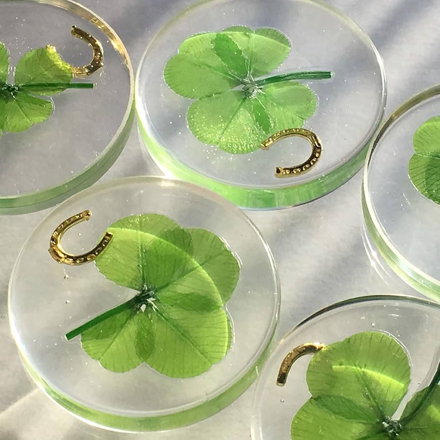 Amazon.co.jp: 本物四葉のクローバー 《Good Luck Pocket Token