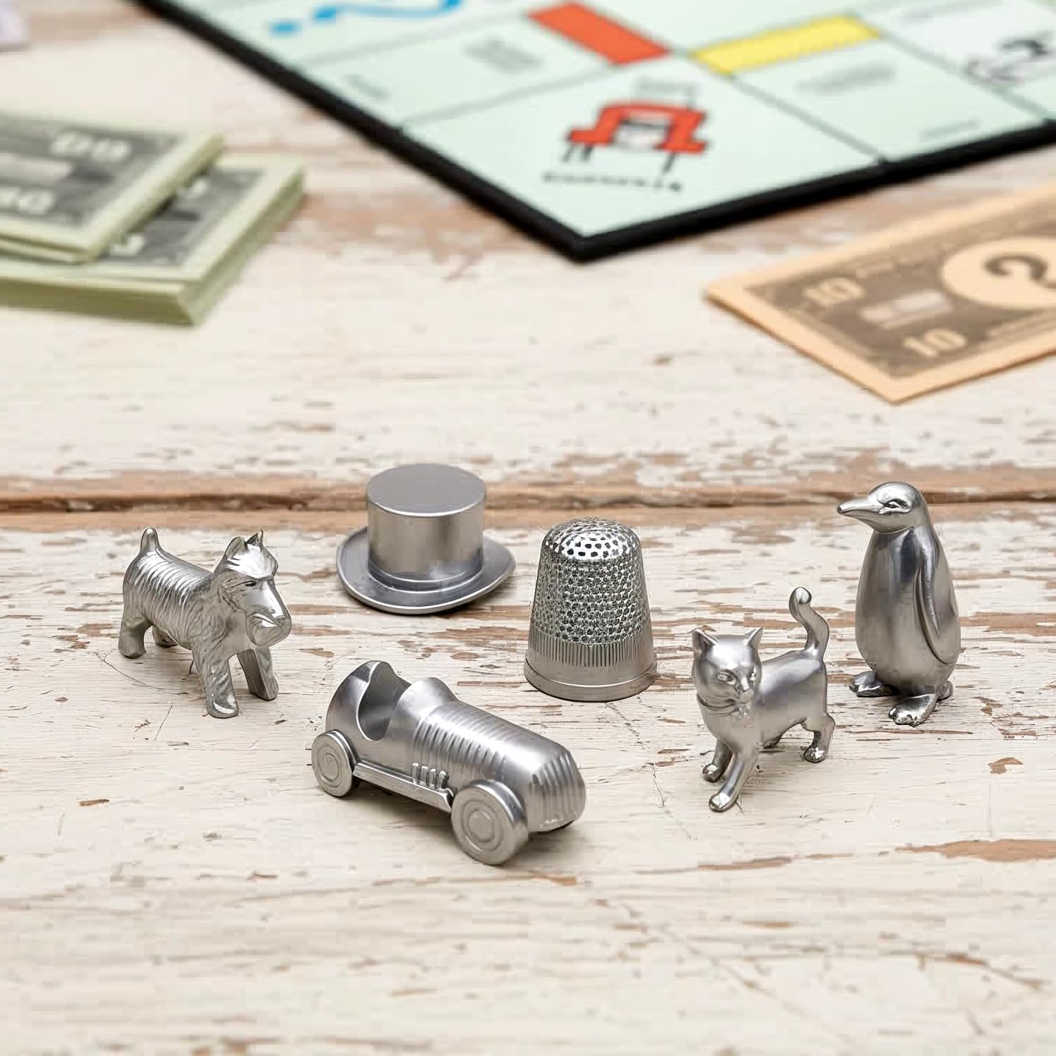 Monopoly Nostalgie Edition gra planszowa w stylu retro z lat 30., w wysokiej jakości puszce kolekcjonerskiej w stylu vintage z cyną figurkami, drewnianymi domkami, hotelami i dużą planszą do zabawy