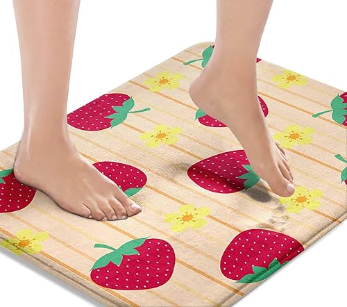 Britimes Tapete de baño beige, tapete de baño de dibujos animados de fresa y flores amarillas, antideslizante, bonita cubierta lavable de verano,