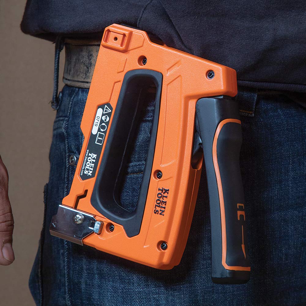 KLEIN TOOLS Strapazierfähiges Heftgerät für Sprach-, Daten-, Video- und nichtmetallisch ummanteltes (Romex)-Kabel, passend für Heftklammern 450-100, Orange, Schwarz, 1/4, 5/16 und 19/32 Zoll