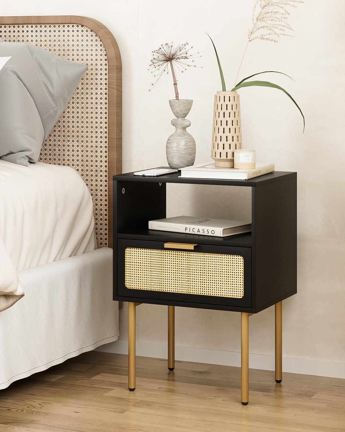 BOG Nachtkastje Rattan Boho Bijzettafel Met Lade Open Schap Houten Accenten Met Poten Voor Slaapkamer Woonkamer En Kleine Ruimtes Zwart