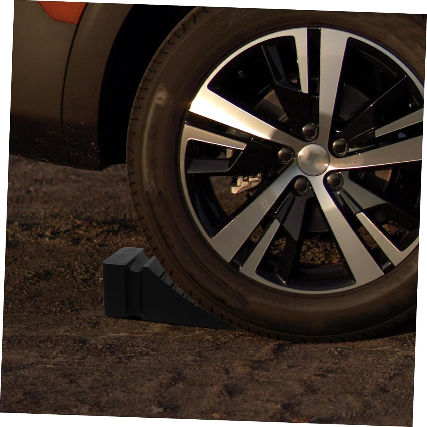 Rubber Tire Wheel Chock Portable Anti-Skid Vehicle Stopper for Cars Trucks and Trailers Lightweight Durable Rubber Design for Safe Parking Slopes