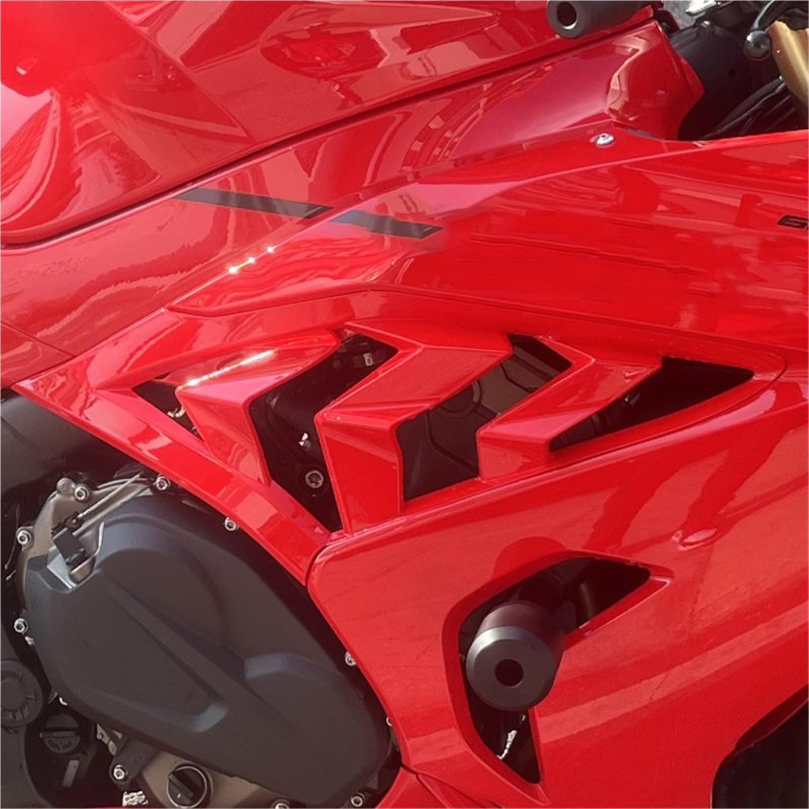 Pasuje do QJMOTOR SRK800RR SRK600RS Panel boczny Rama owiewki Spoiler Osłona boczna Okna Boczne Spojler Skrzydło dachowy