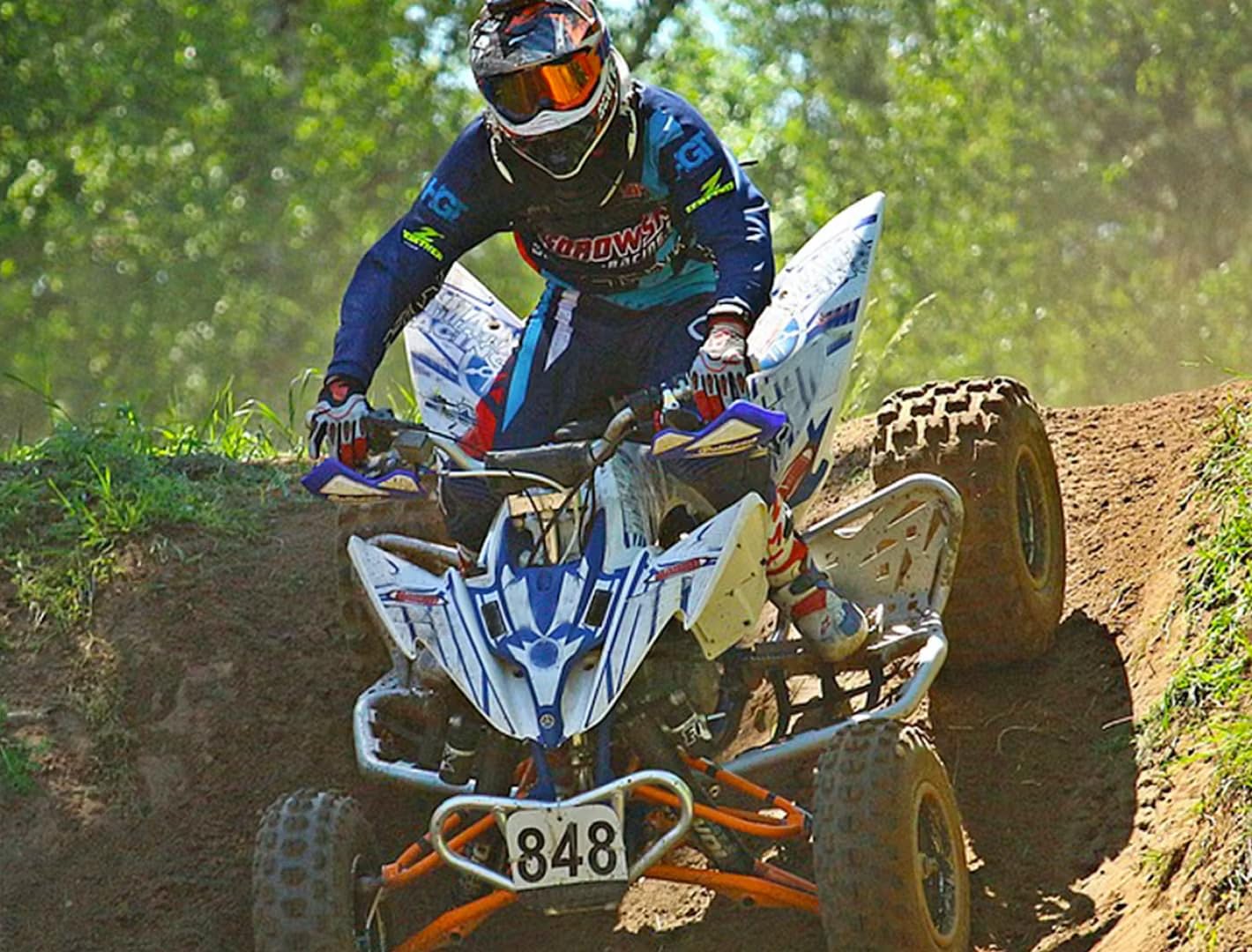 IPONE - Huile Quad 4 Temps 5W40- KATANA ATV - 100% Synthétique à base Esters – Compétitions de Quad ou Conduite Sportive en Tout-Terrain - Meilleures performances Moteur - 2L