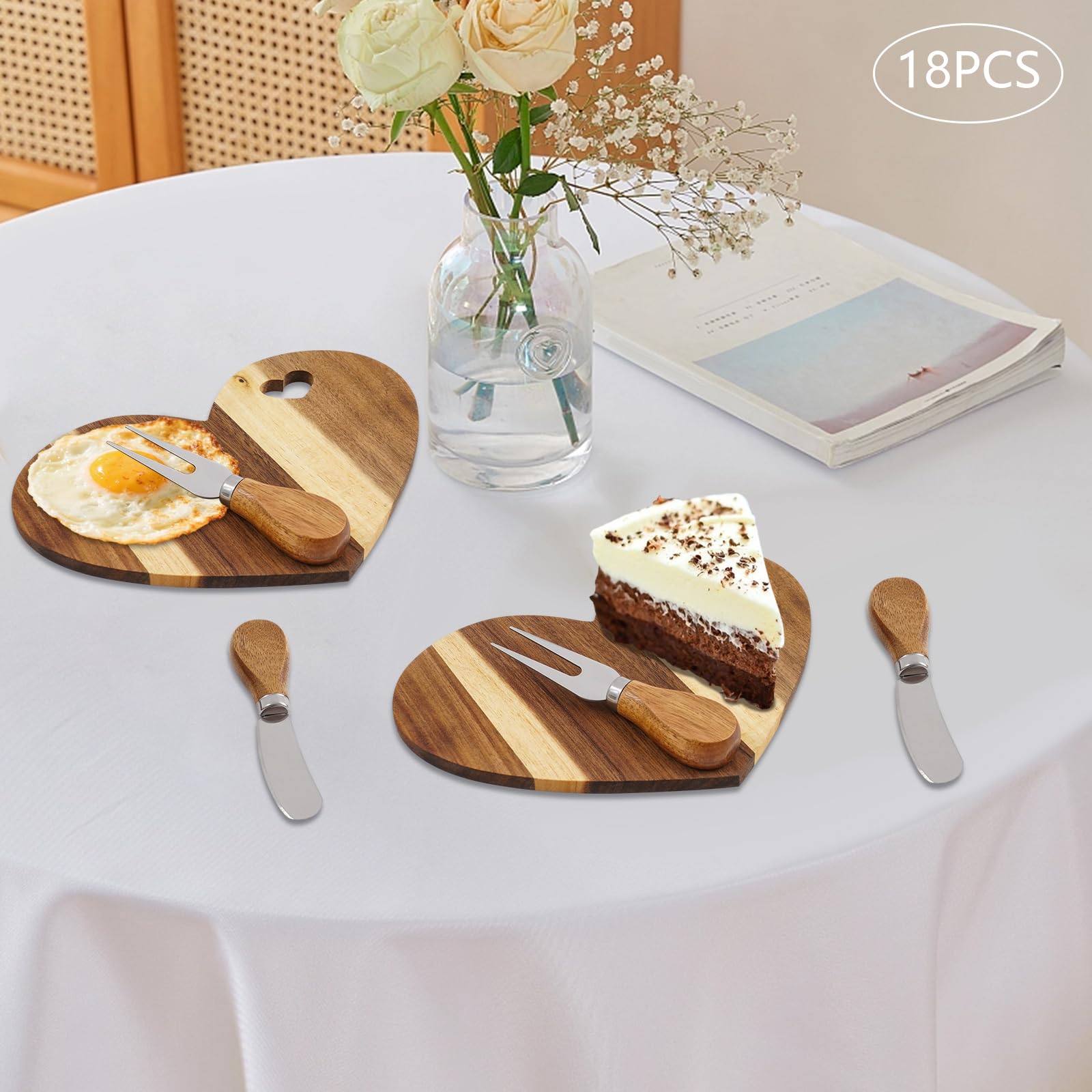 18-teiliges Käsebrett mit Käsemesser Set, Holz Käseplatte Herzform aus Akazienholz, inkl. 18 Messer & 18 Gabeln, Schneidebrett für Käse, Obst & Dessert, Geschenkbox mit Dankeskarte