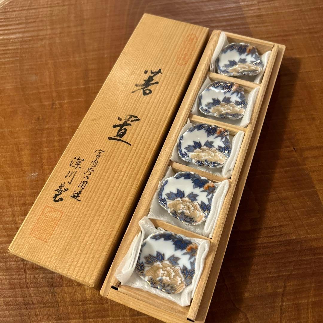 B255s 「色絵三つ人形 蓋置」橋本城岳造　共箱　京焼　唐子　茶道具 B255s 「色絵三つ人形 蓋置」橋本城岳造 共箱 京焼 唐子 茶道具 B255s