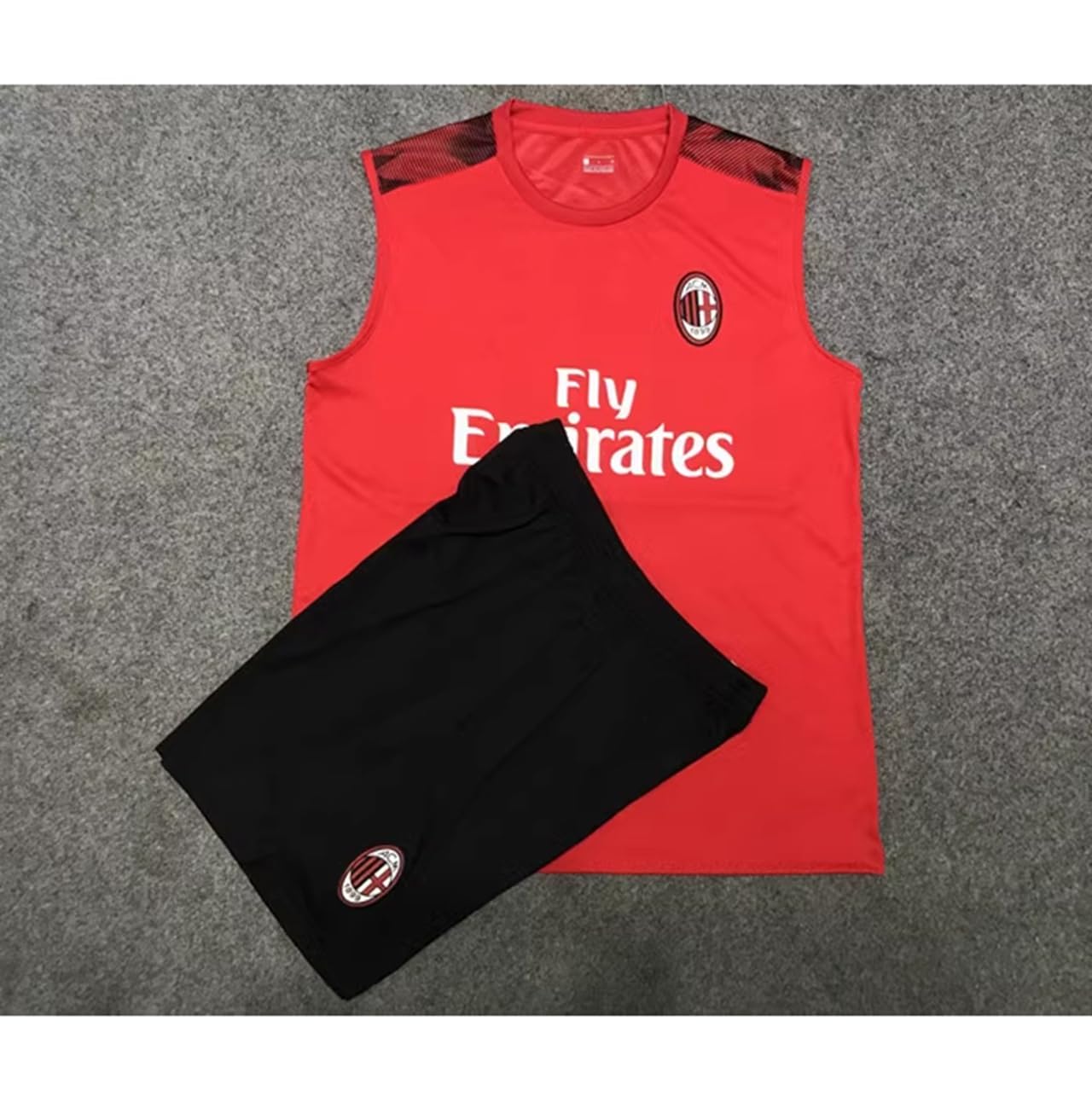 Amazon.co.jp: 最新サッカージャージ ACミラン 背番号22 、11