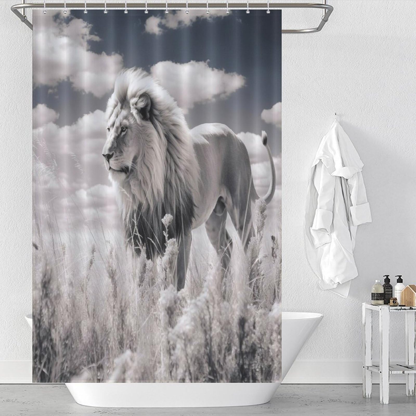 Rideaux de salle de bain lion pour instaurer une ambiance sauvage et moderne dans la douche