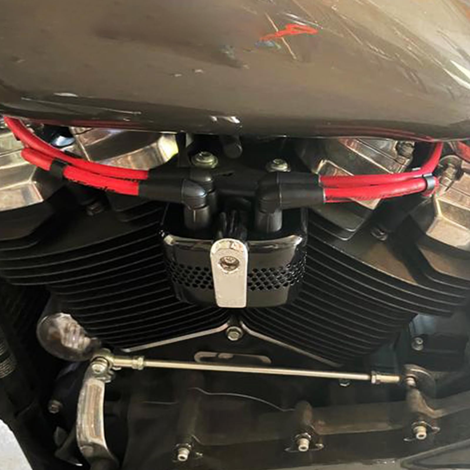 Osłona cewki motocyklowej osłona cewki zapłonowej pasuje do Harley Softail Street Bob Breakout Low Rider S Heritage Classic 2018-up, czarno-biała