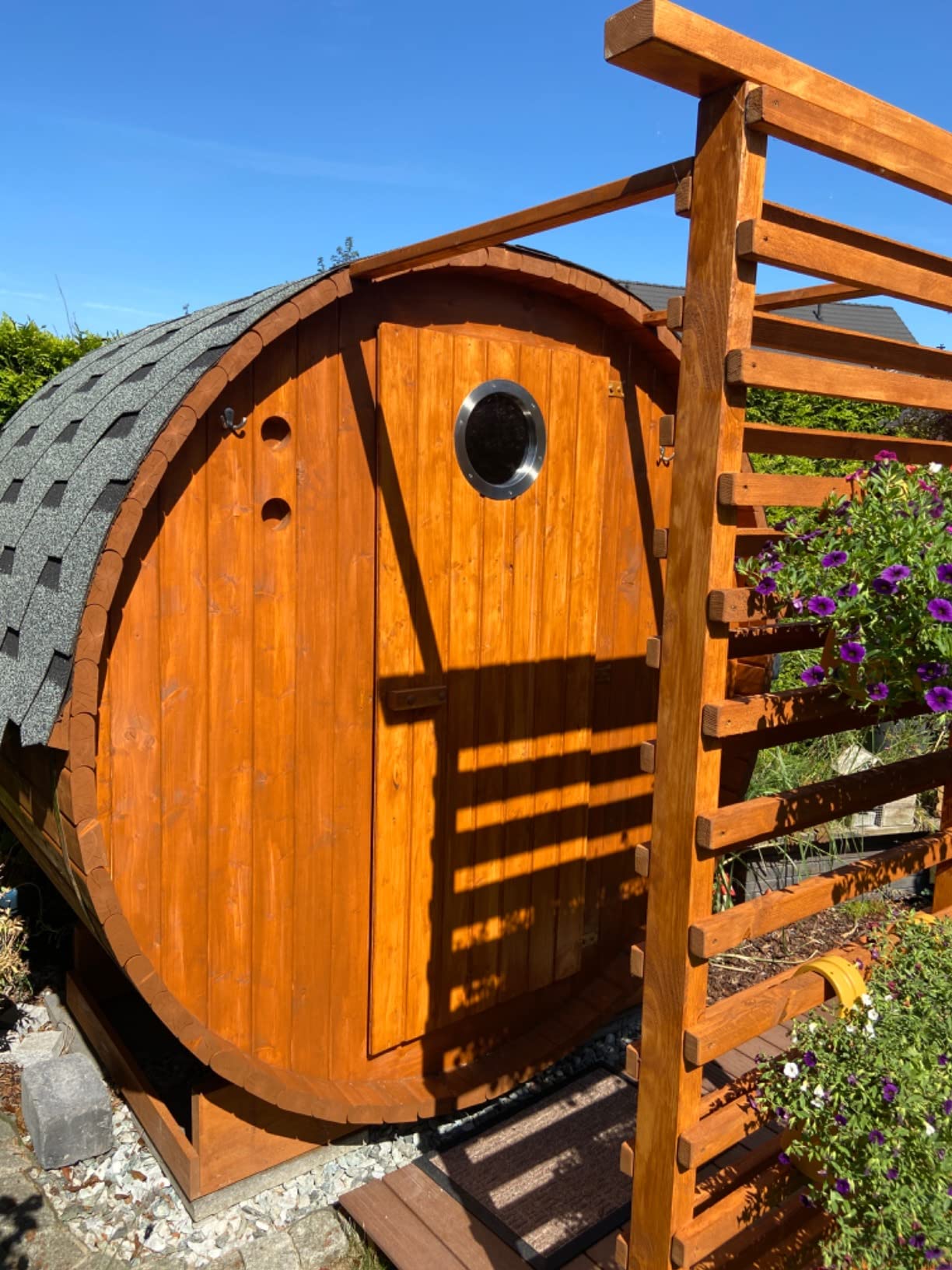 Fasssauna Aufbau und Pflege