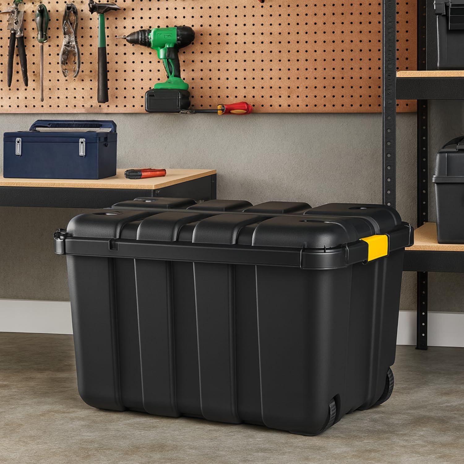 Paluplus Contenitore Box Attrezzi con Ruote, misura 79x52x52 cm e Capacità 150 Litri, Baule Nero con chiusura a Scatto, Box portautensili con coperchio, Organizer Utensili, Fai da Te -5940F-6,9