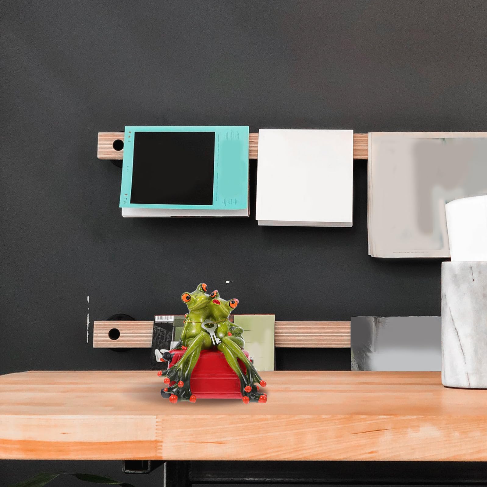 Bezaubernde Münzbox Paar Frösche aus Kunstharz Grün für Zuhause