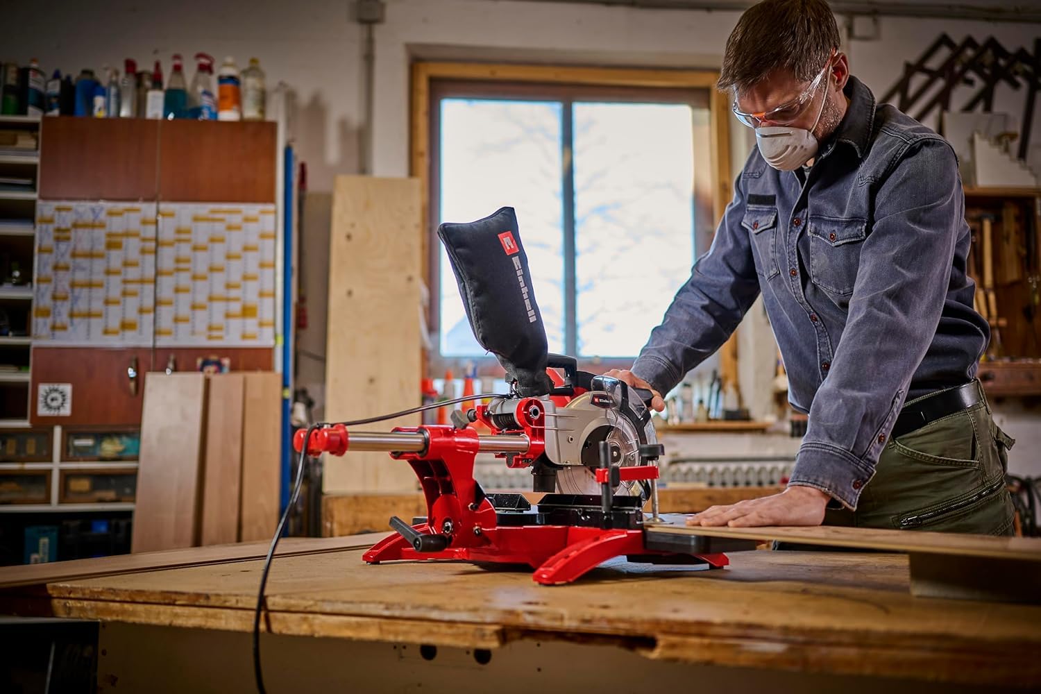 Einhell Ingletadora TC-SM 2131/1 Dual (máx. 1.800 W, 4.900 min-1, función de tracción integrada, tope de pieza, dispositivo de sujeción, incl. hoja de sierra de carburo de tungsteno, láser)