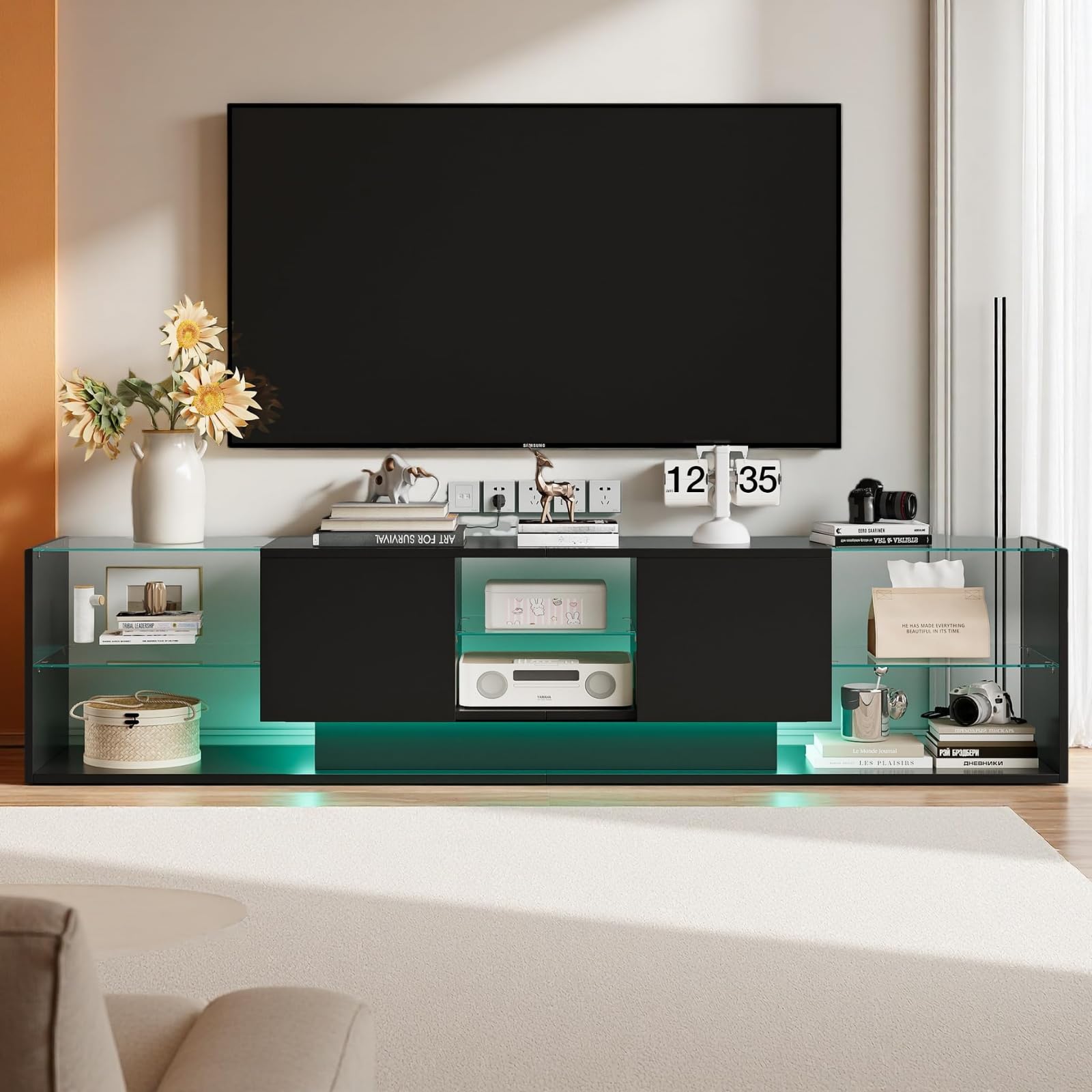 Mobile base per TV con vano portaoggetti, tavolo TV con 2 ante e ripiano in vetro, mobile porta televisione per televisori fino a 85 pollici, mobile laterale per TV per soggiorno, nero, 200 x