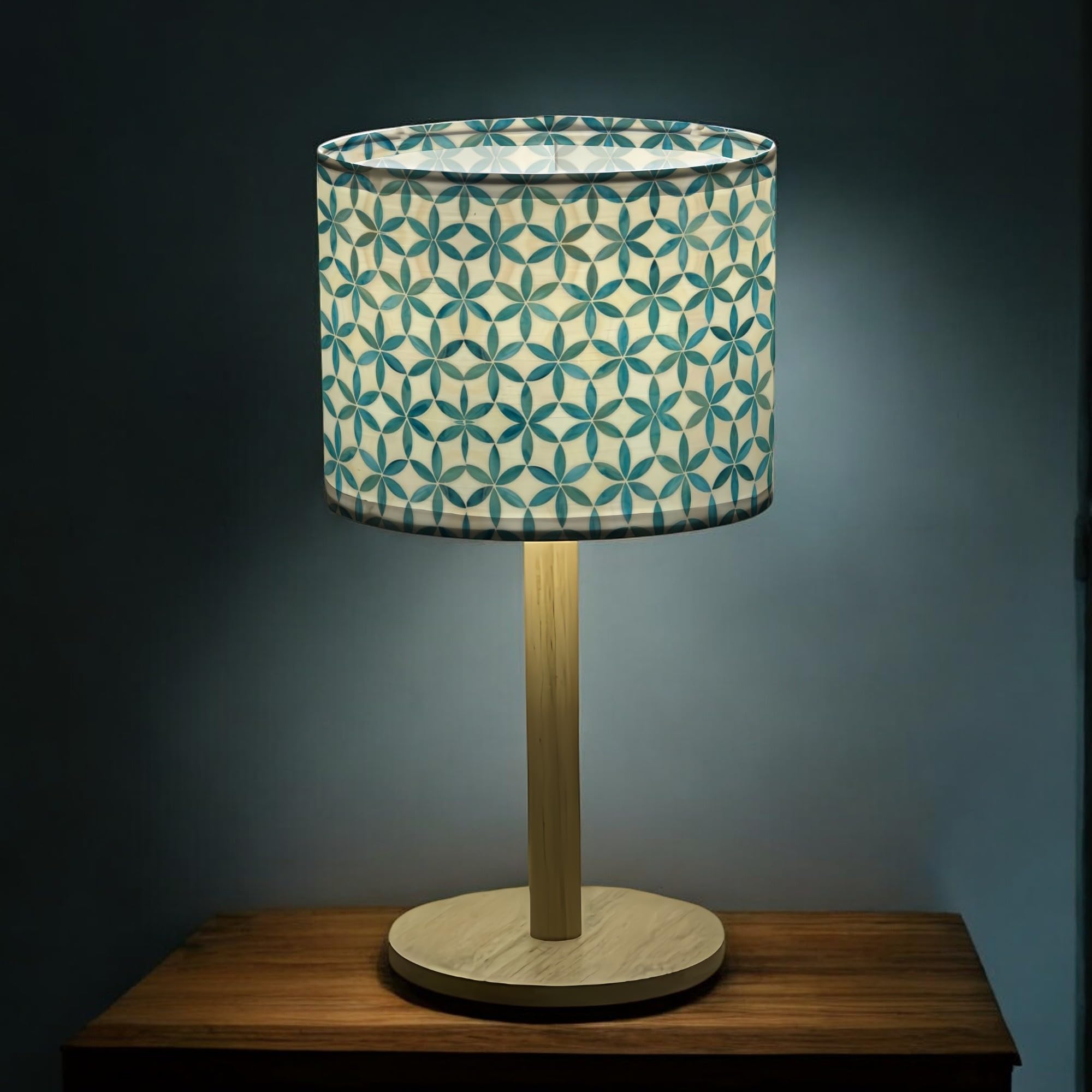 Bellaluma Lampada da Comodino con Paralume Stampato | Lampada Decorativa da Tavolo in Legno per Camera da Letto, Soggiorno o Ingresso | Confezione Regalo Premium + Lampadina LED Inclusa
