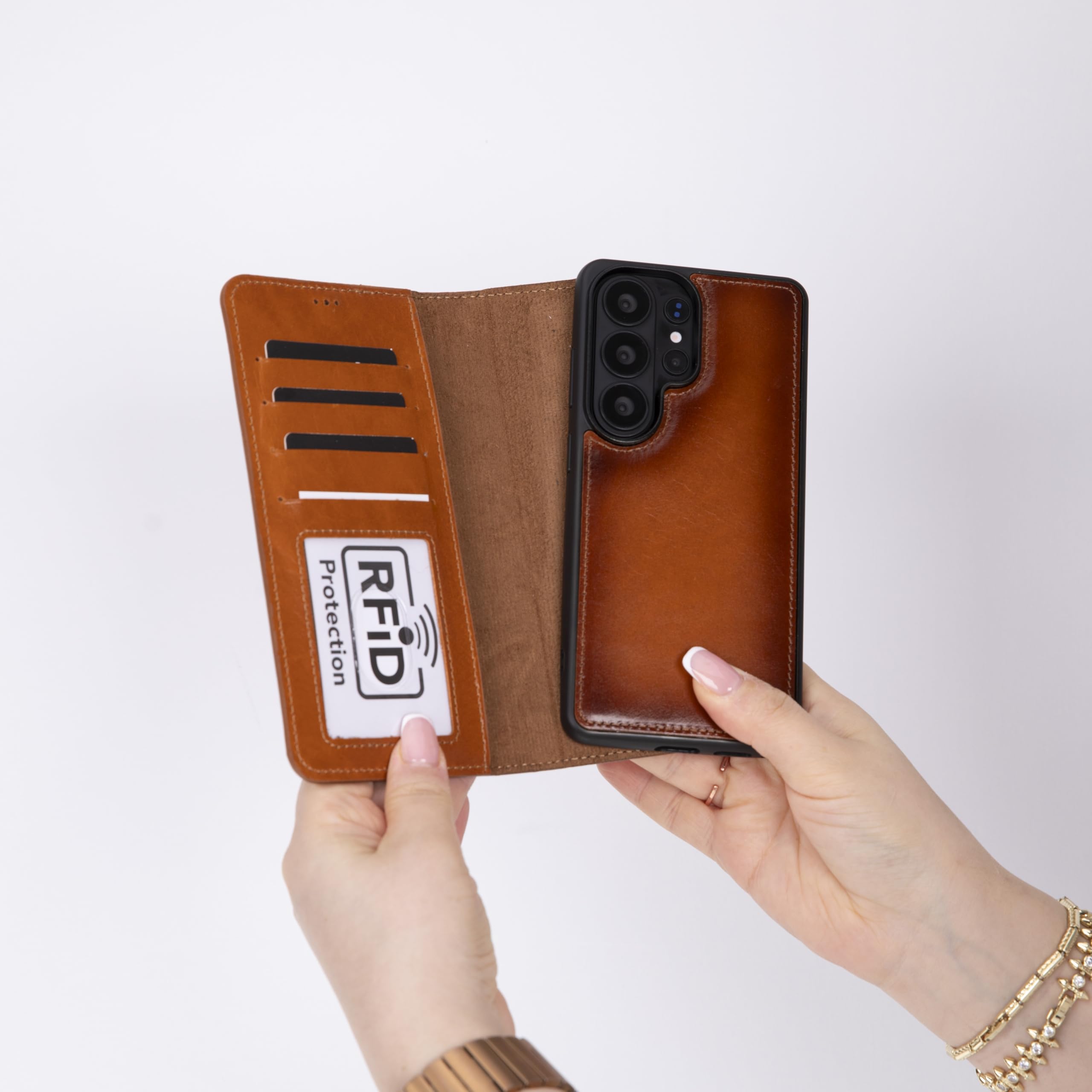 Solo Pelle Lederhülle Harvard kompatibel für das Samsung Galaxy S26 RFID inklusive abnehmbare Hülle mit integrierten Kartenfächern RFID (Cognac Braun, S26)