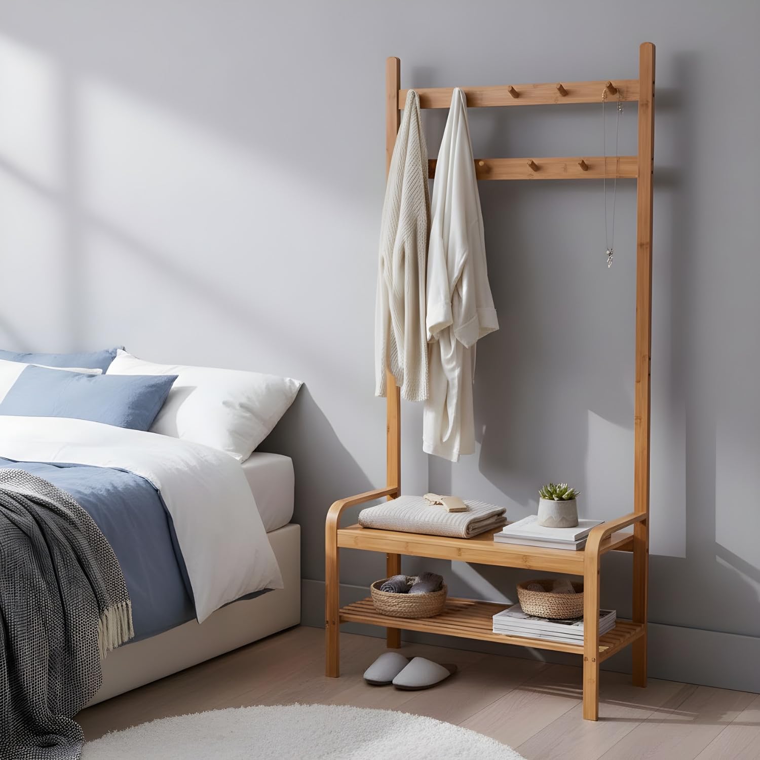 THINIA HOME - Perchero de Pie de Bambú Natural con Banco Zapatero y Ganchos de Madera, Organizador de Entrada, Dormitorio o Recibidor, Estilo Nórdico, 73.5x34.5x170 cm
