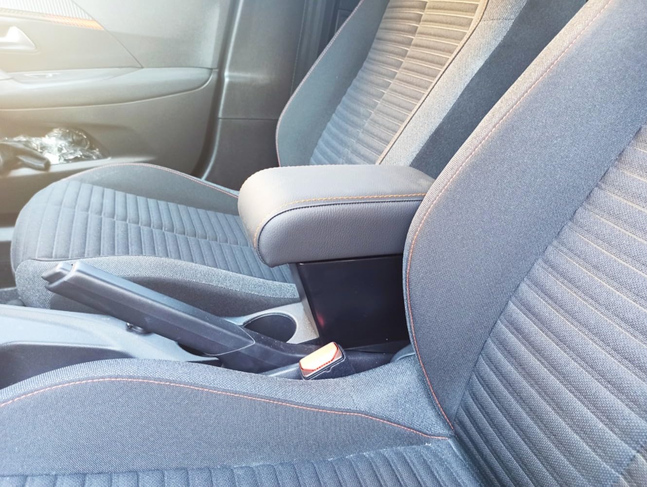 WOOD COMPANY Bracciolo Compatibile con Peugeot 208 (Versione a Partire dal 03/2019) in Ecopelle Grigio Scuro con Cuciture Arancioni - Regolabile in Lunghezza