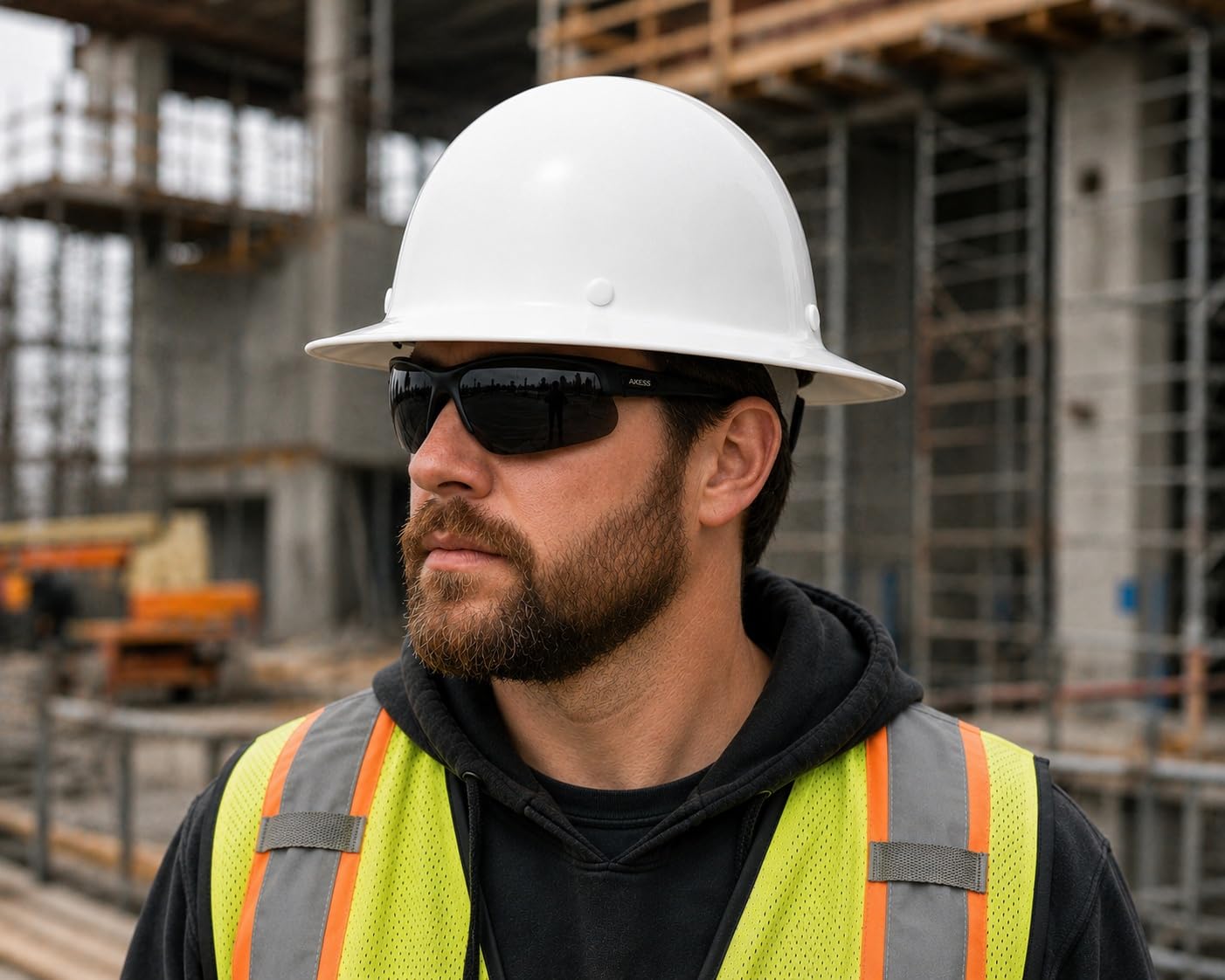 MSA 475408 Skullgard Full Brim Hard Hat mit 4-Punkt Fas-Trac III Federung, weiß, Standard