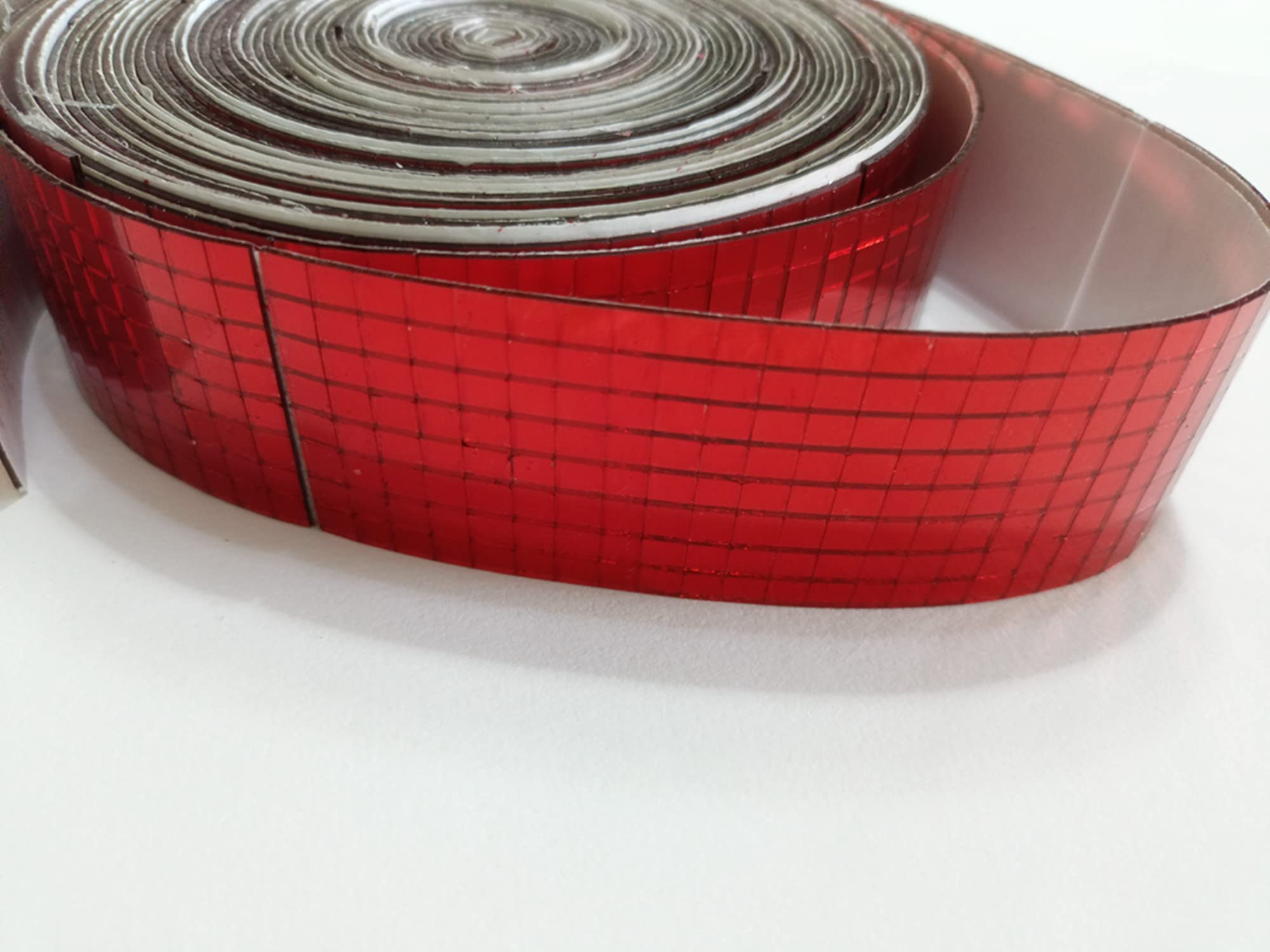 Mosaïque miroir rouge adhésive pour transformer votre décoration de table